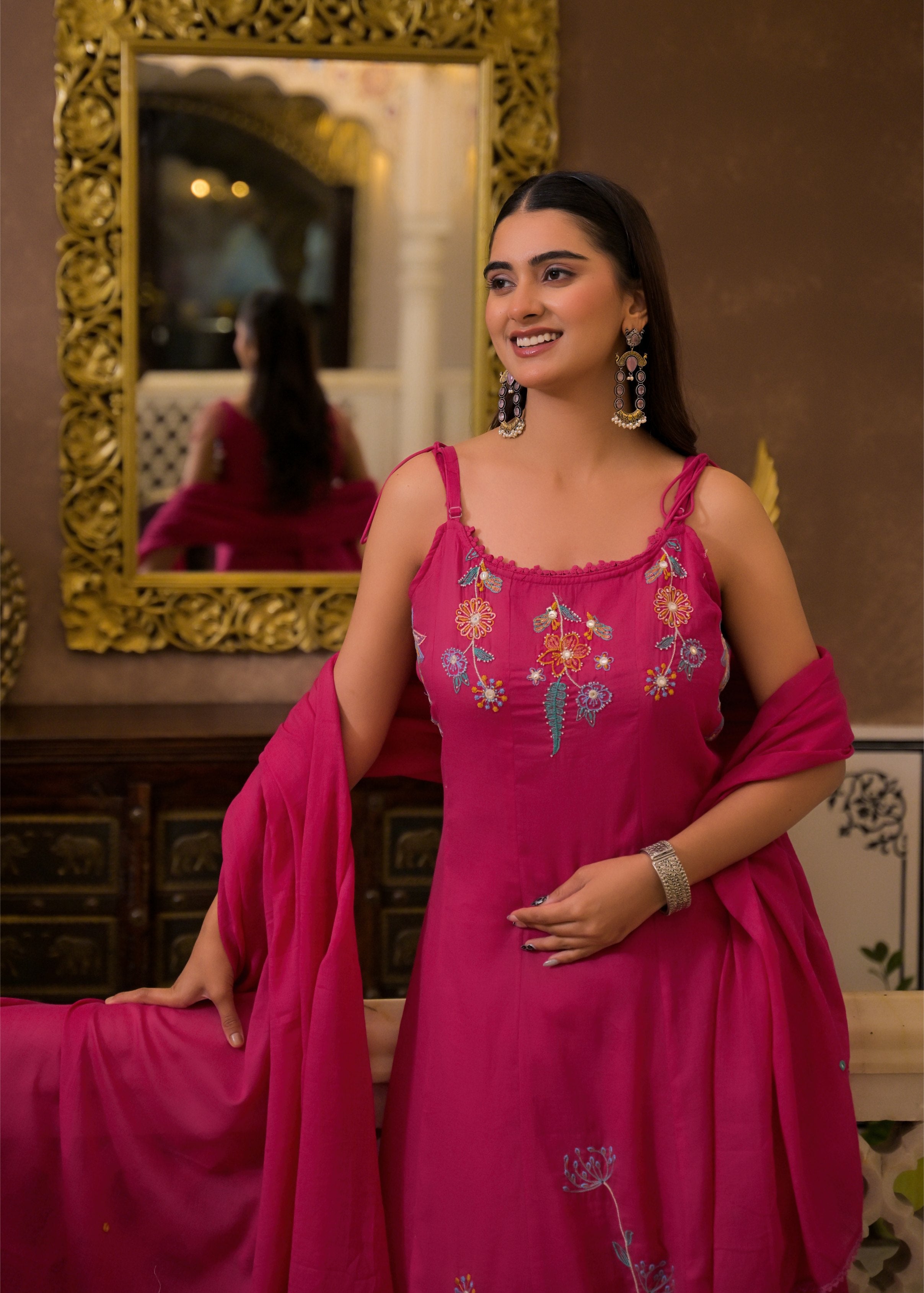 Women's Sleeveless/Spaghetti Embroidered 3-Piece Suit