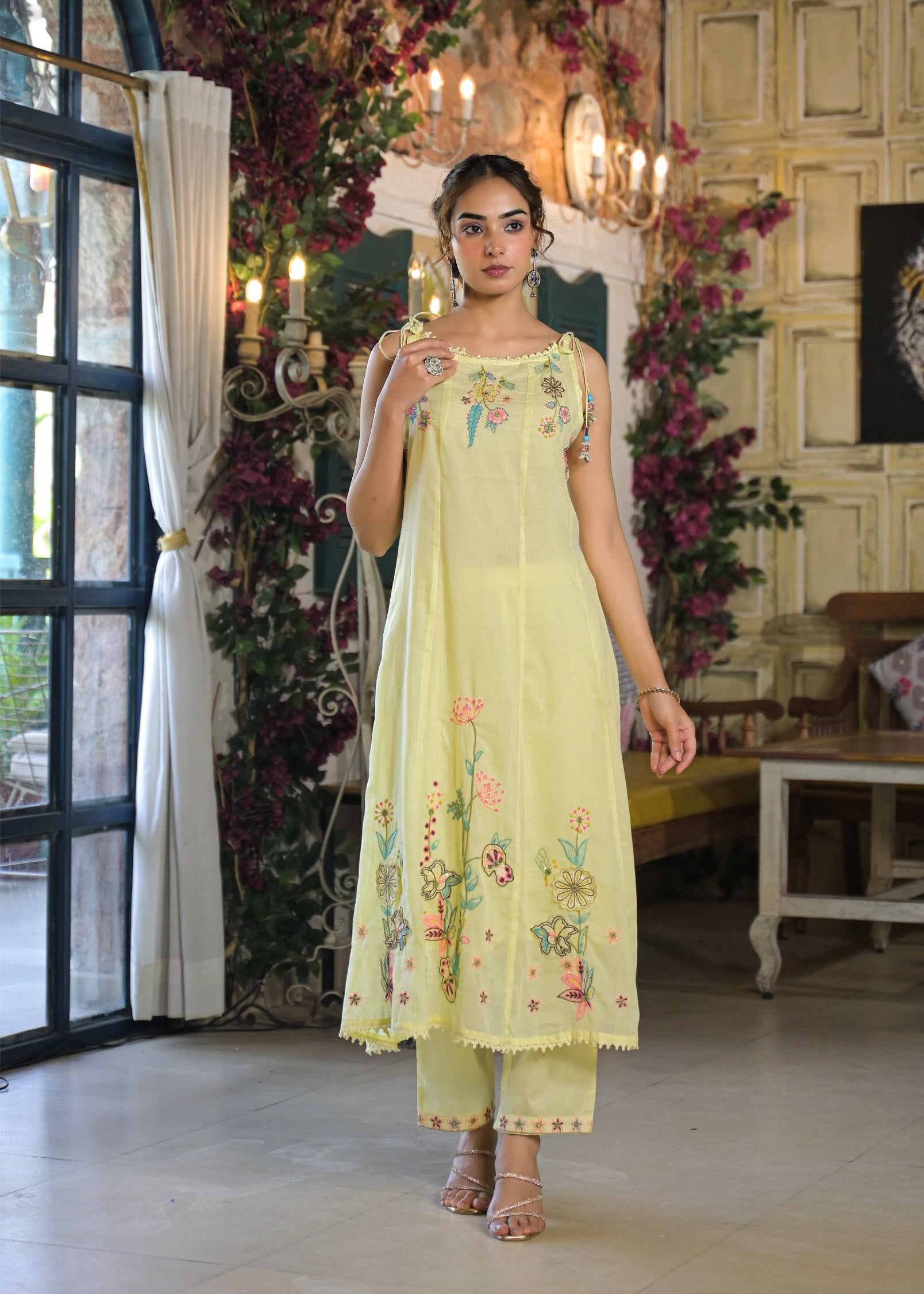Women's Sleeveless/Spaghetti Embroidered 3-Piece Suit