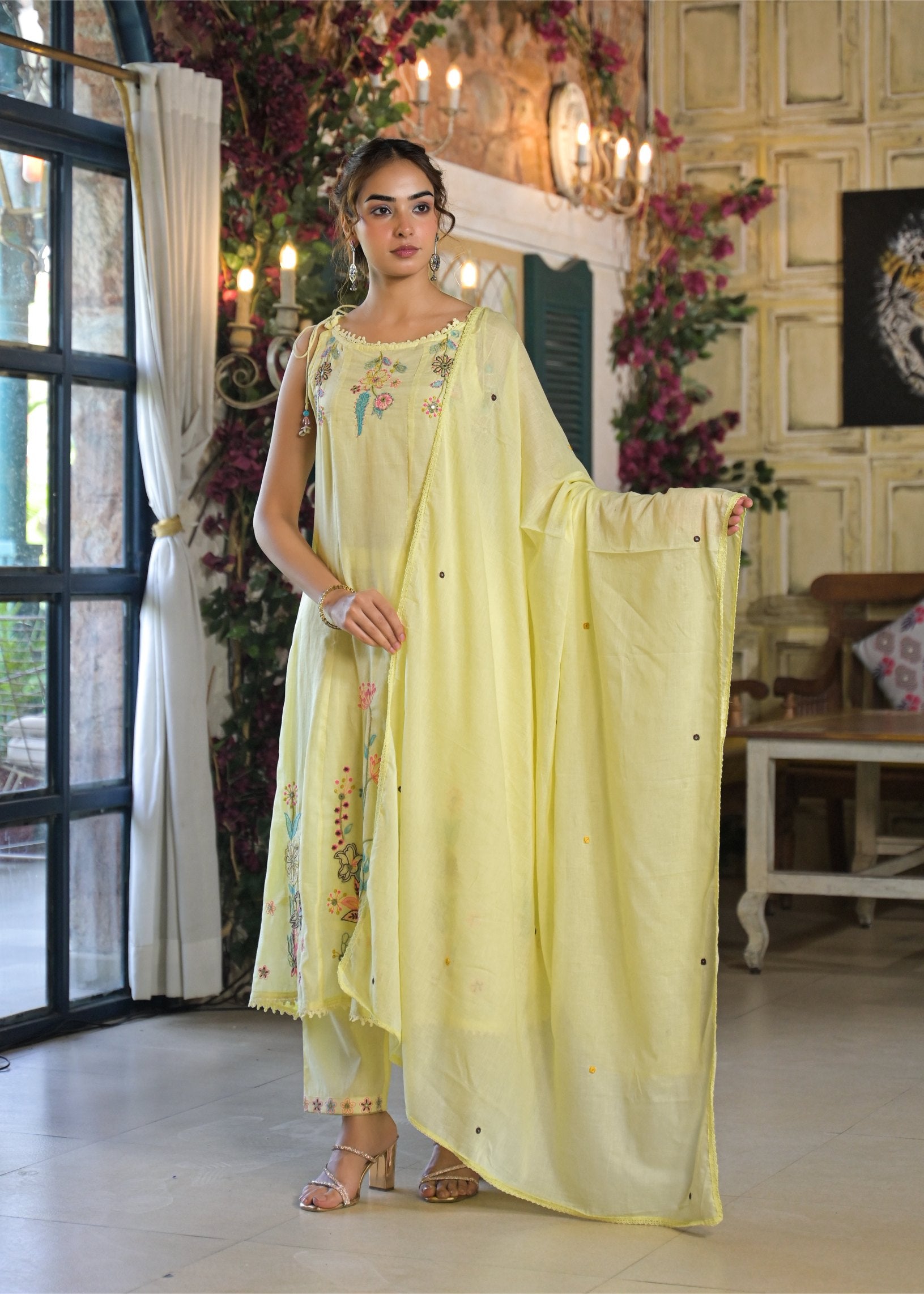 Women's Sleeveless/Spaghetti Embroidered 3-Piece Suit
