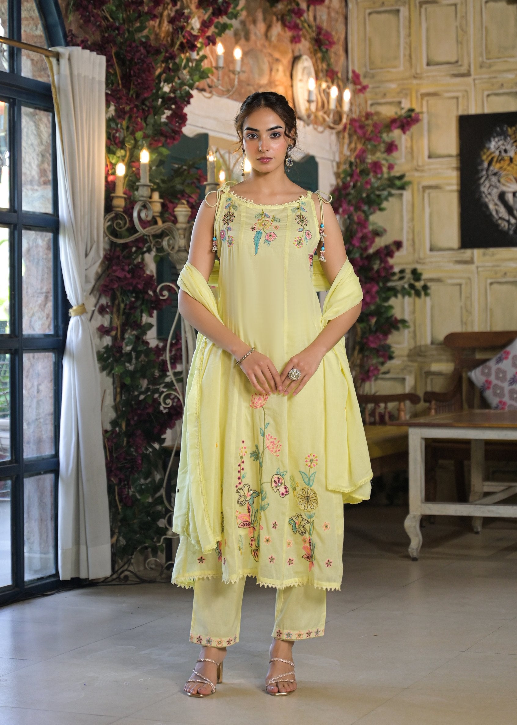 Women's Sleeveless/Spaghetti Embroidered 3-Piece Suit