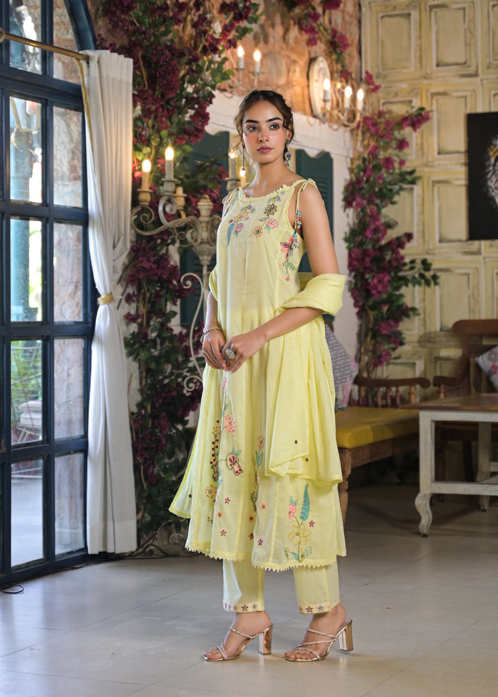 Women's Sleeveless/Spaghetti Embroidered 3-Piece Suit