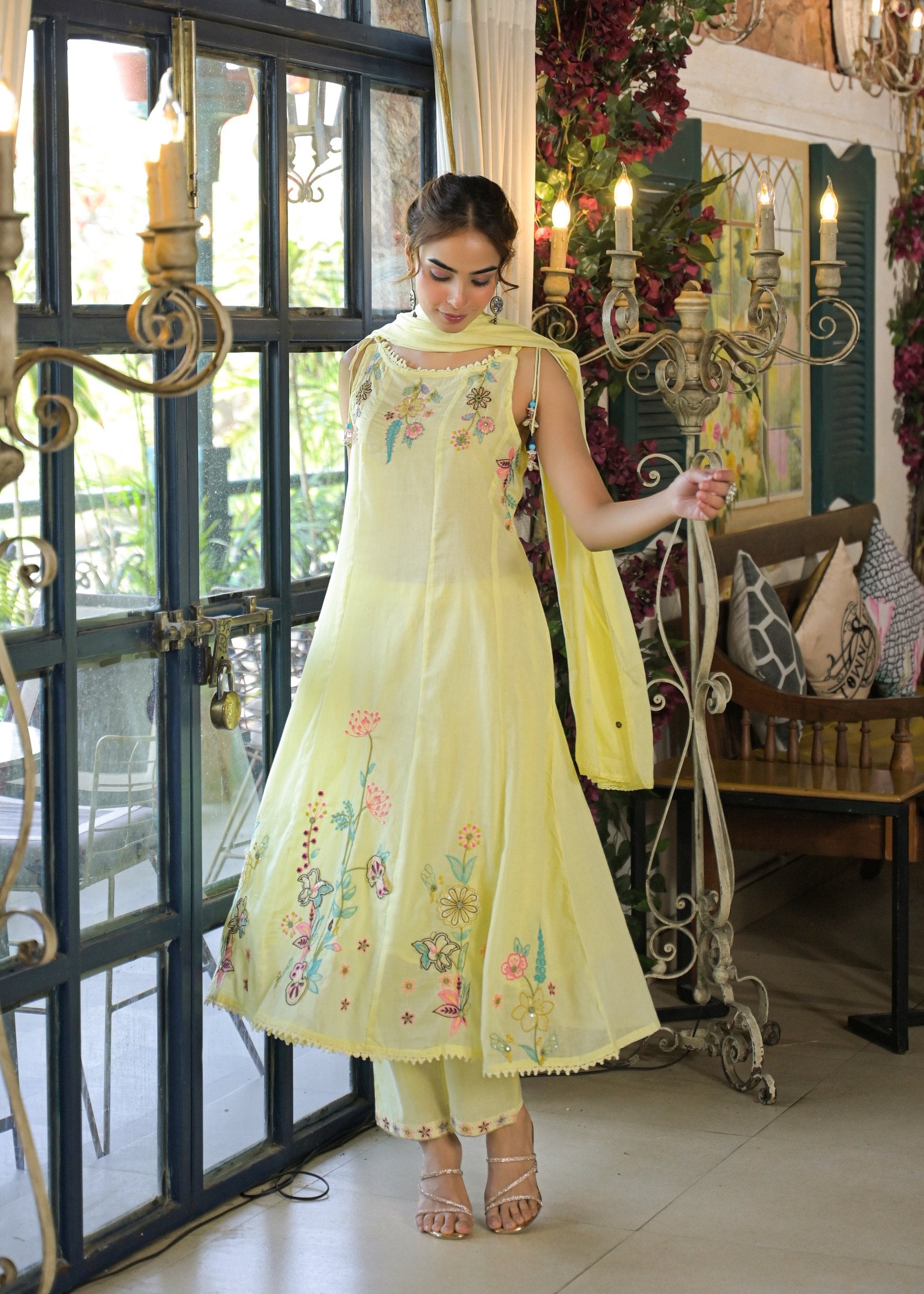 Women's Sleeveless/Spaghetti Embroidered 3-Piece Suit