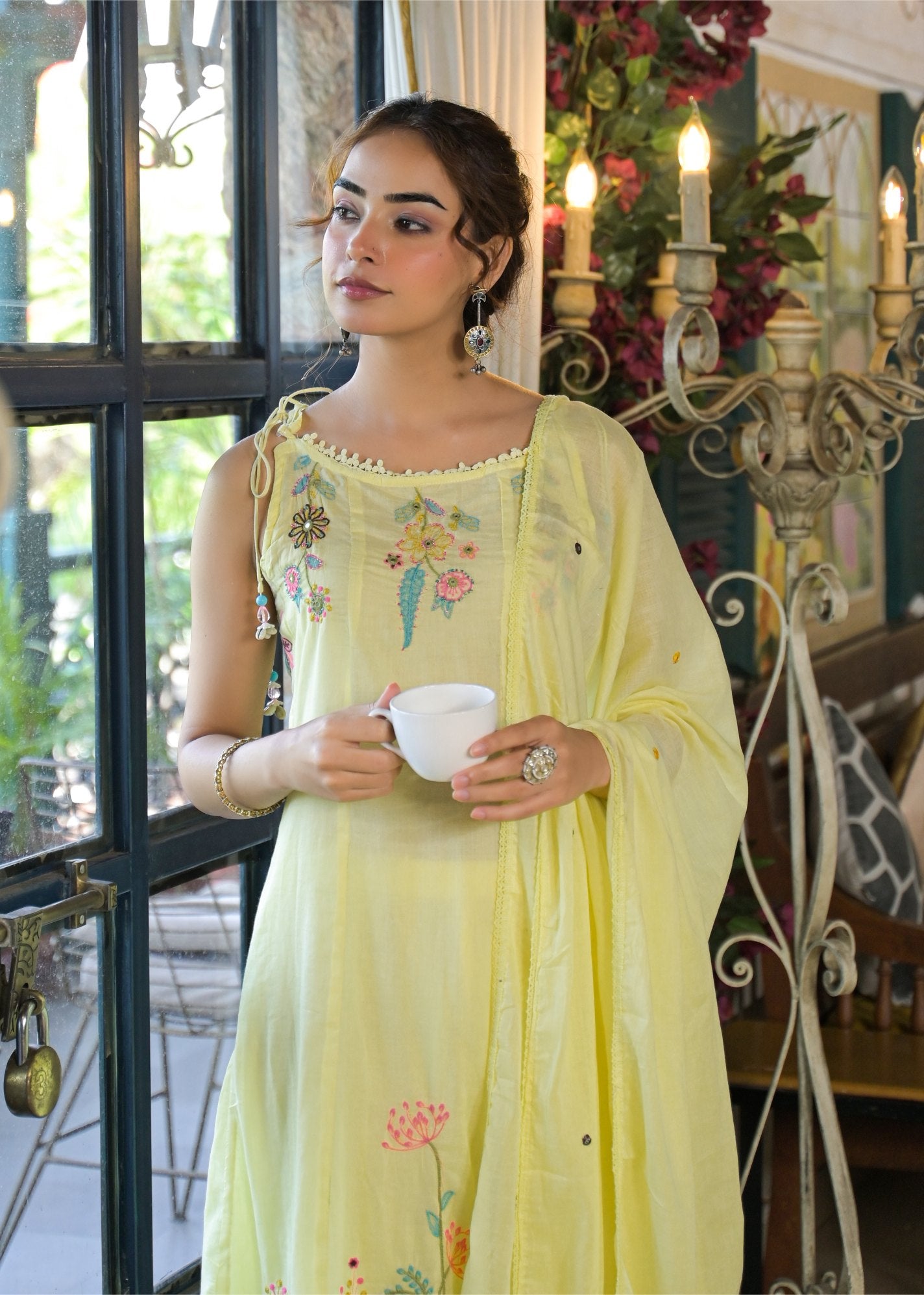 Women's Sleeveless/Spaghetti Embroidered 3-Piece Suit
