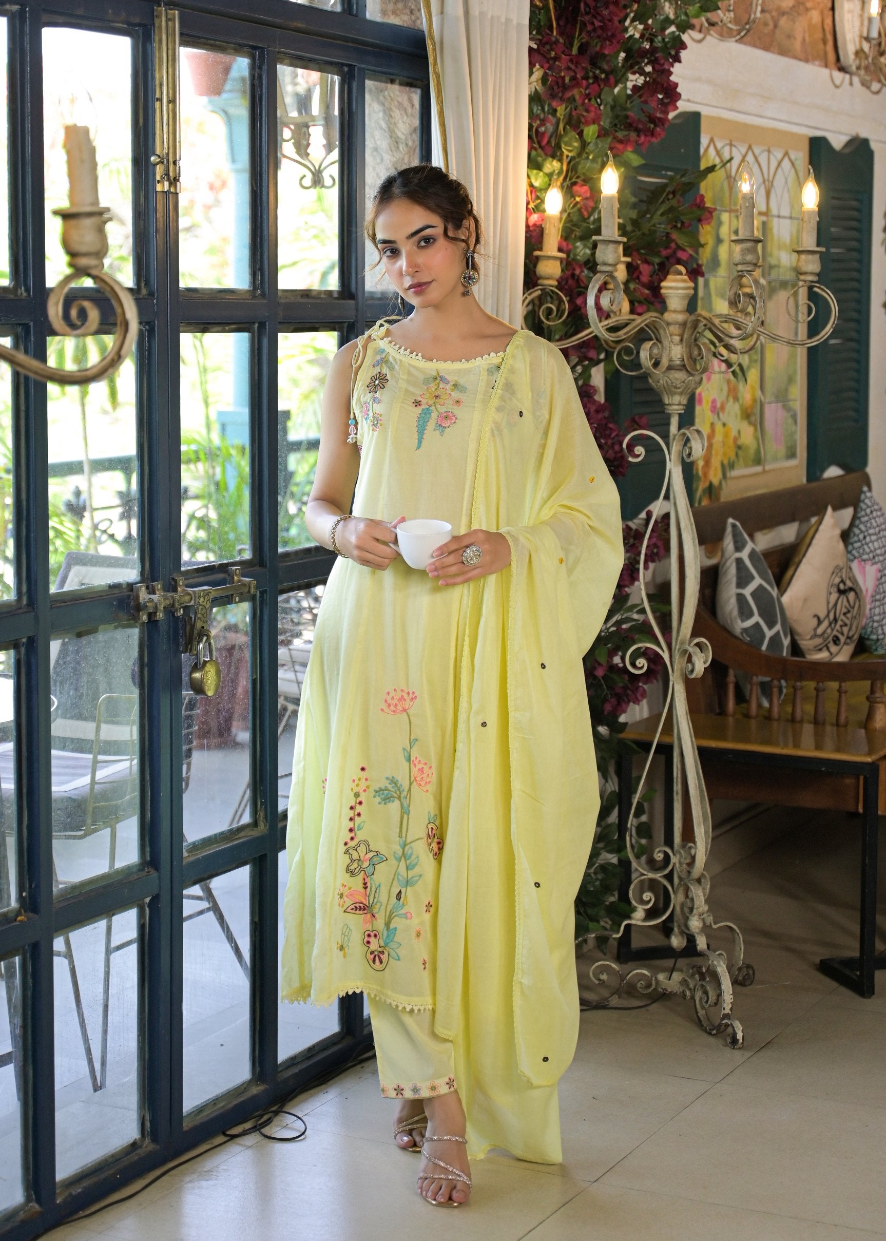 Women's Sleeveless/Spaghetti Embroidered 3-Piece Suit