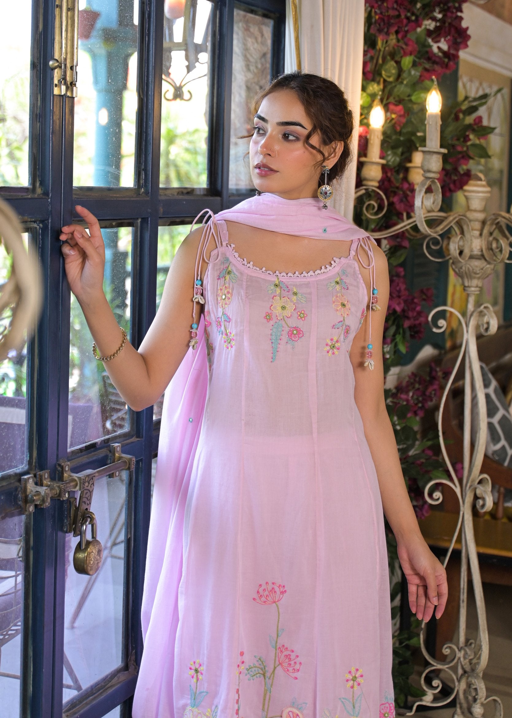 Women's Sleeveless/Spaghetti Embroidered 3-Piece Suit