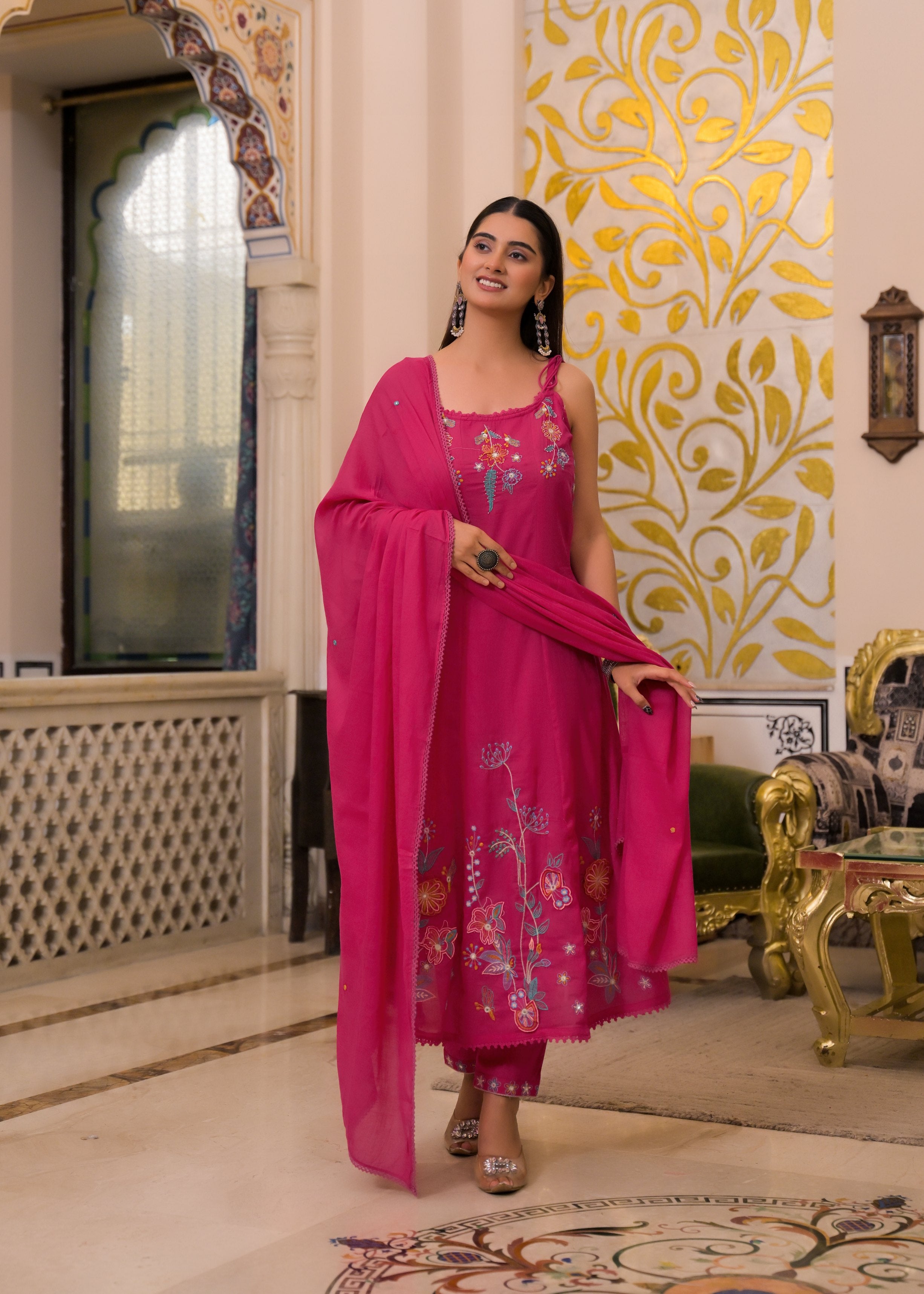 Women's Sleeveless/Spaghetti Embroidered 3-Piece Suit