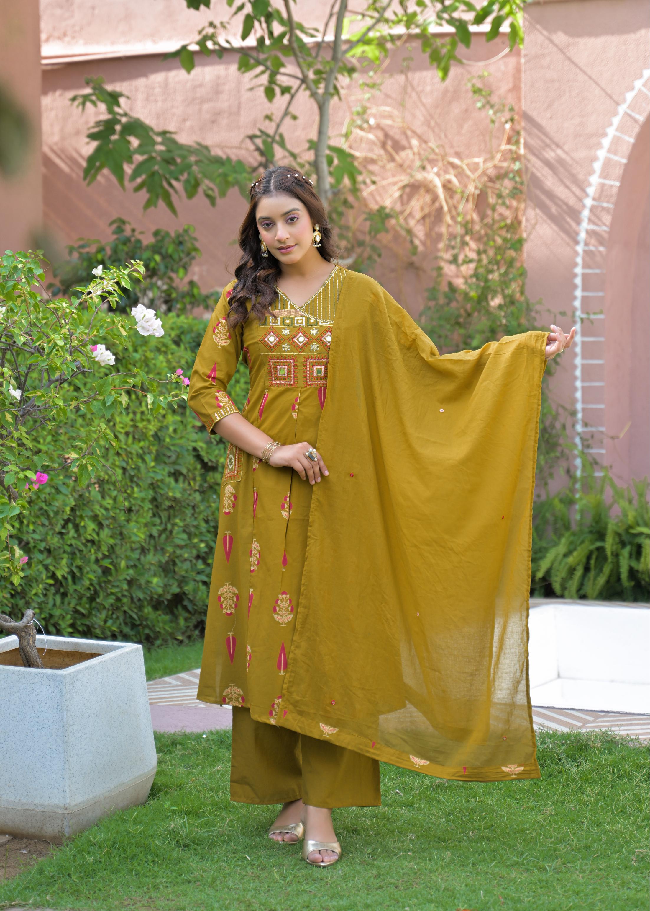 Women’s Ethnic Wear