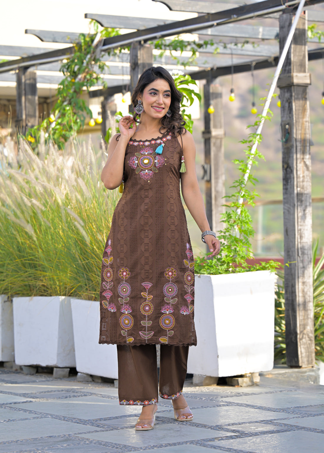 Women's Sleeveless/Spaghetti Embroidered 3-Piece Suit