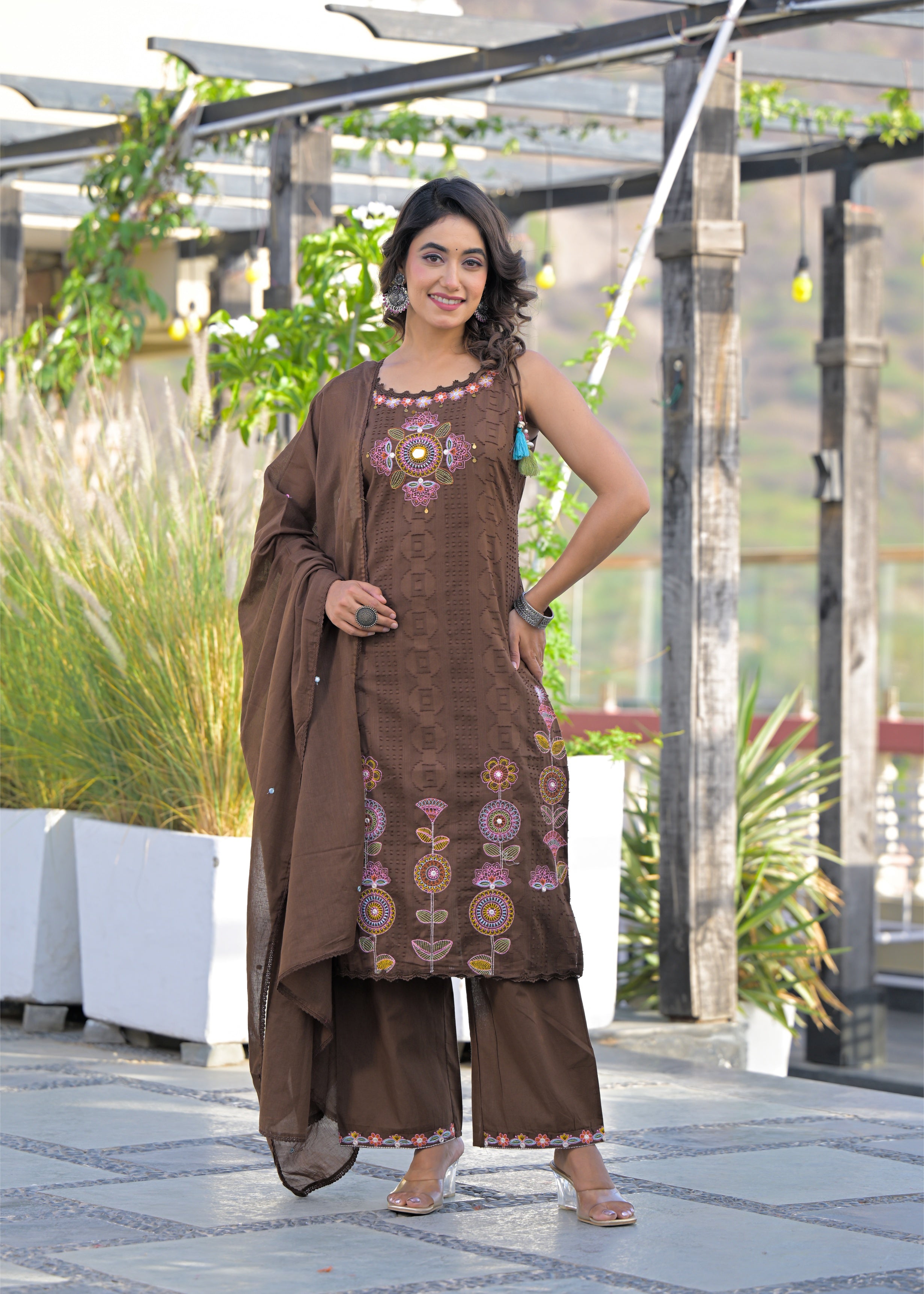 Women's Sleeveless/Spaghetti Embroidered 3-Piece Suit