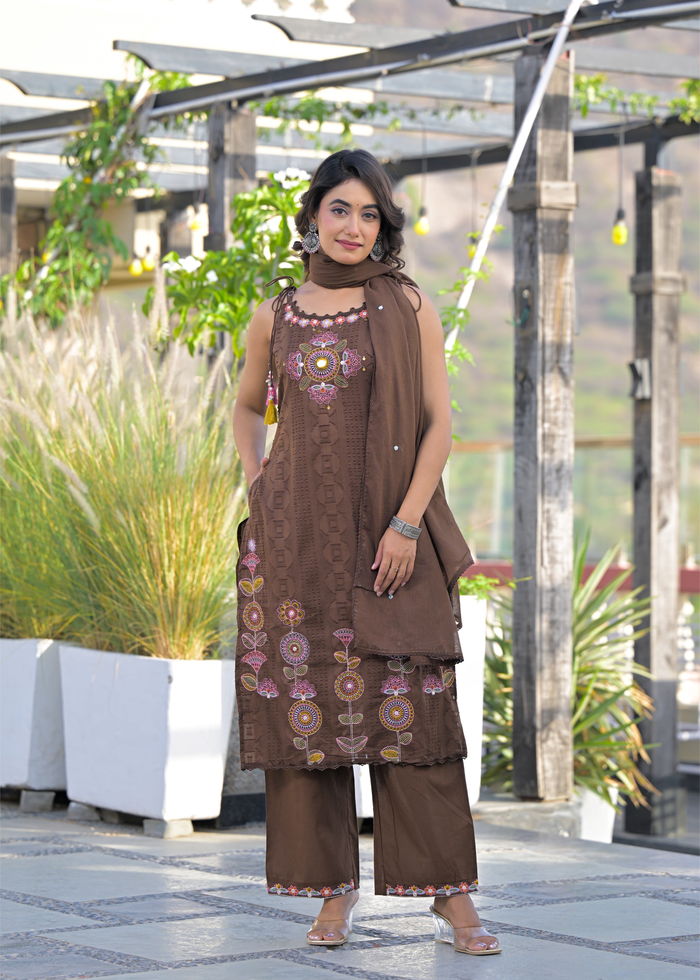 Women's Sleeveless/Spaghetti Embroidered 3-Piece Suit