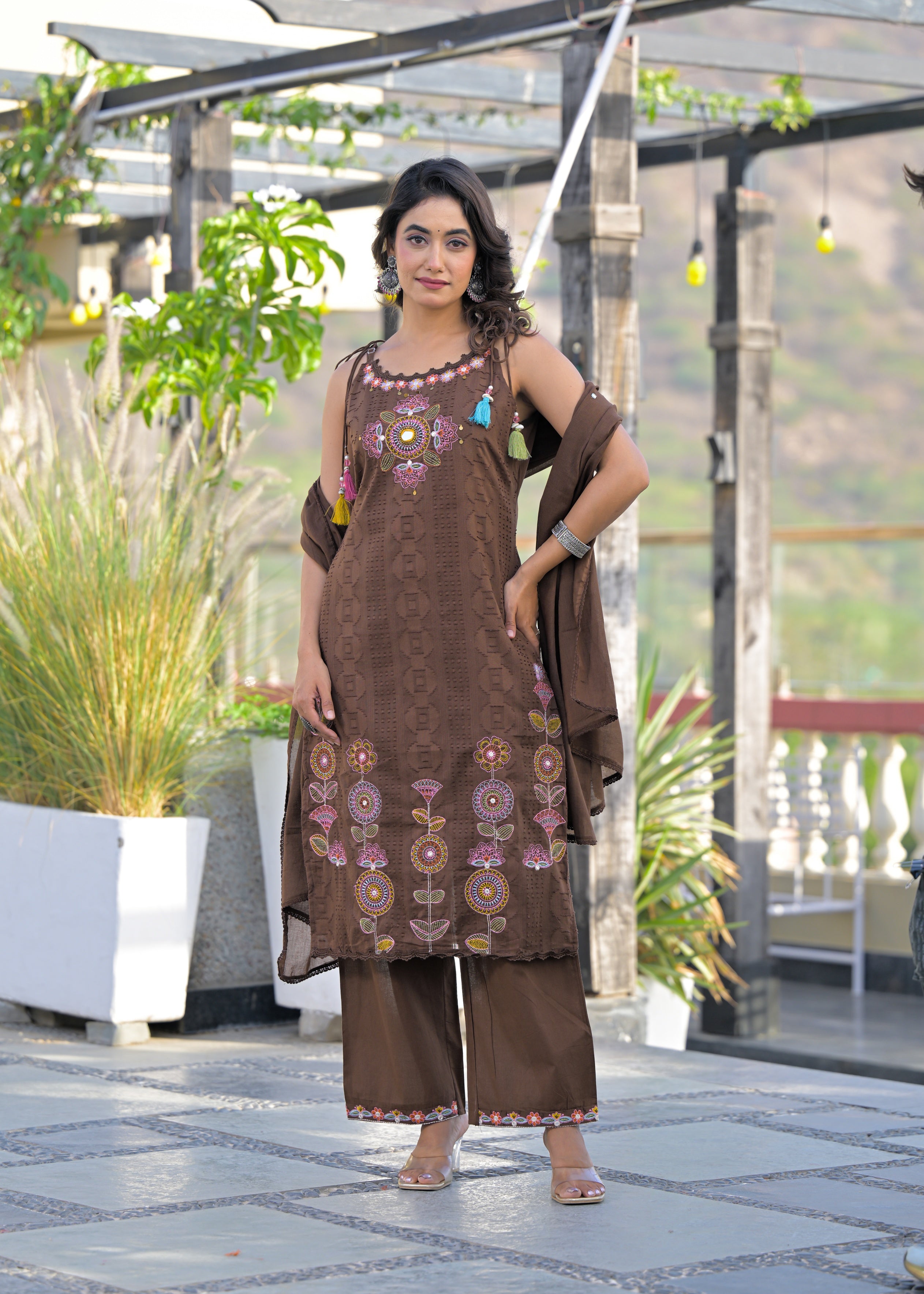 Women's Sleeveless/Spaghetti Embroidered 3-Piece Suit