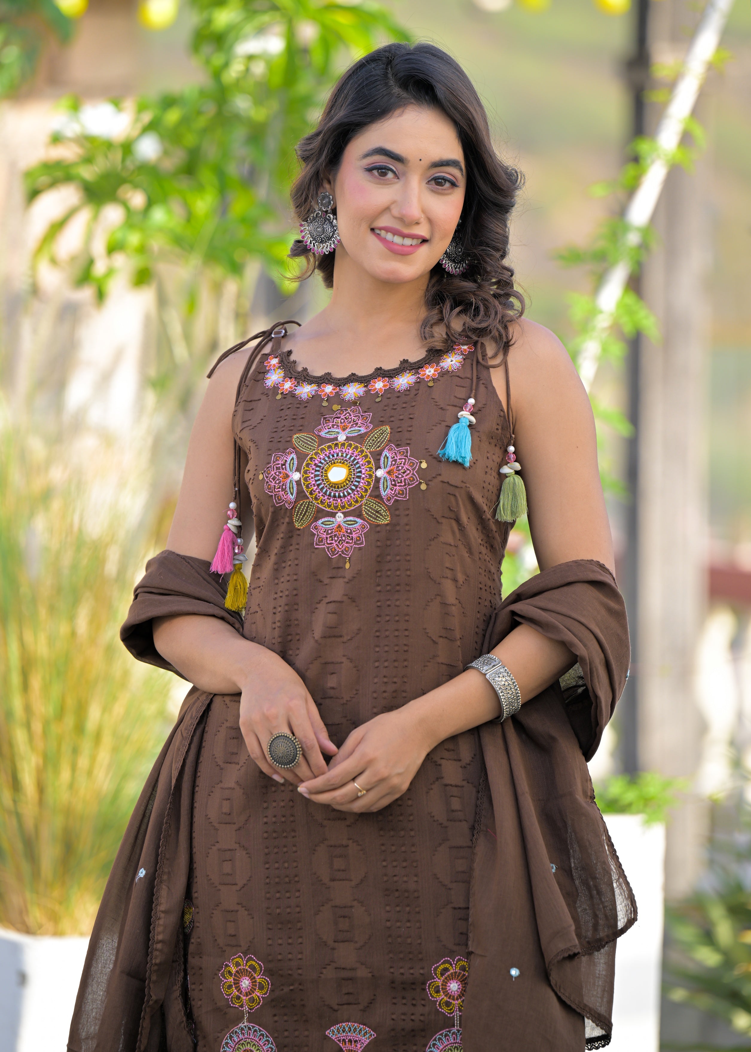 Women's Sleeveless/Spaghetti Embroidered 3-Piece Suit