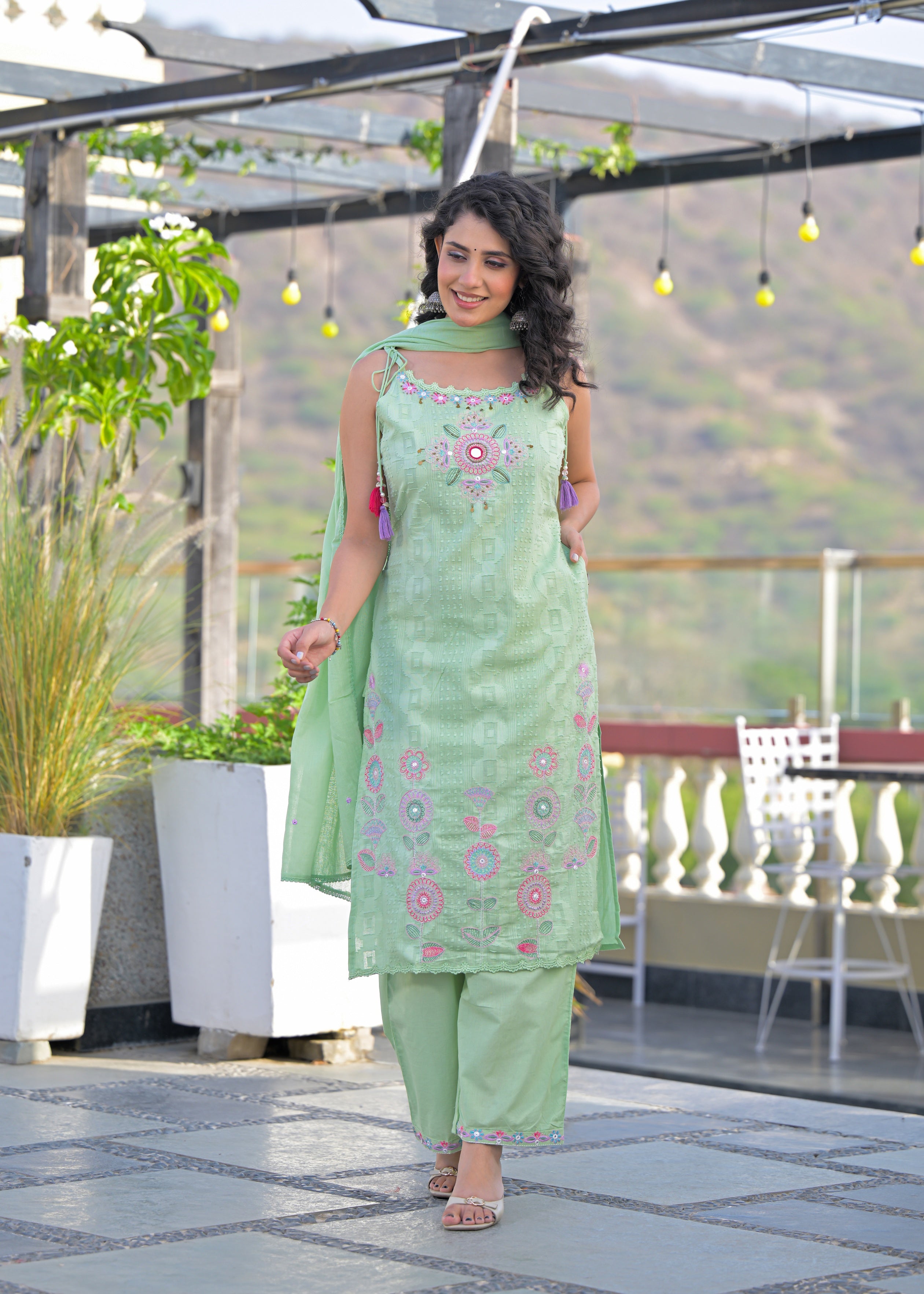 Women's Sleeveless/Spaghetti Embroidered 3-Piece Suit