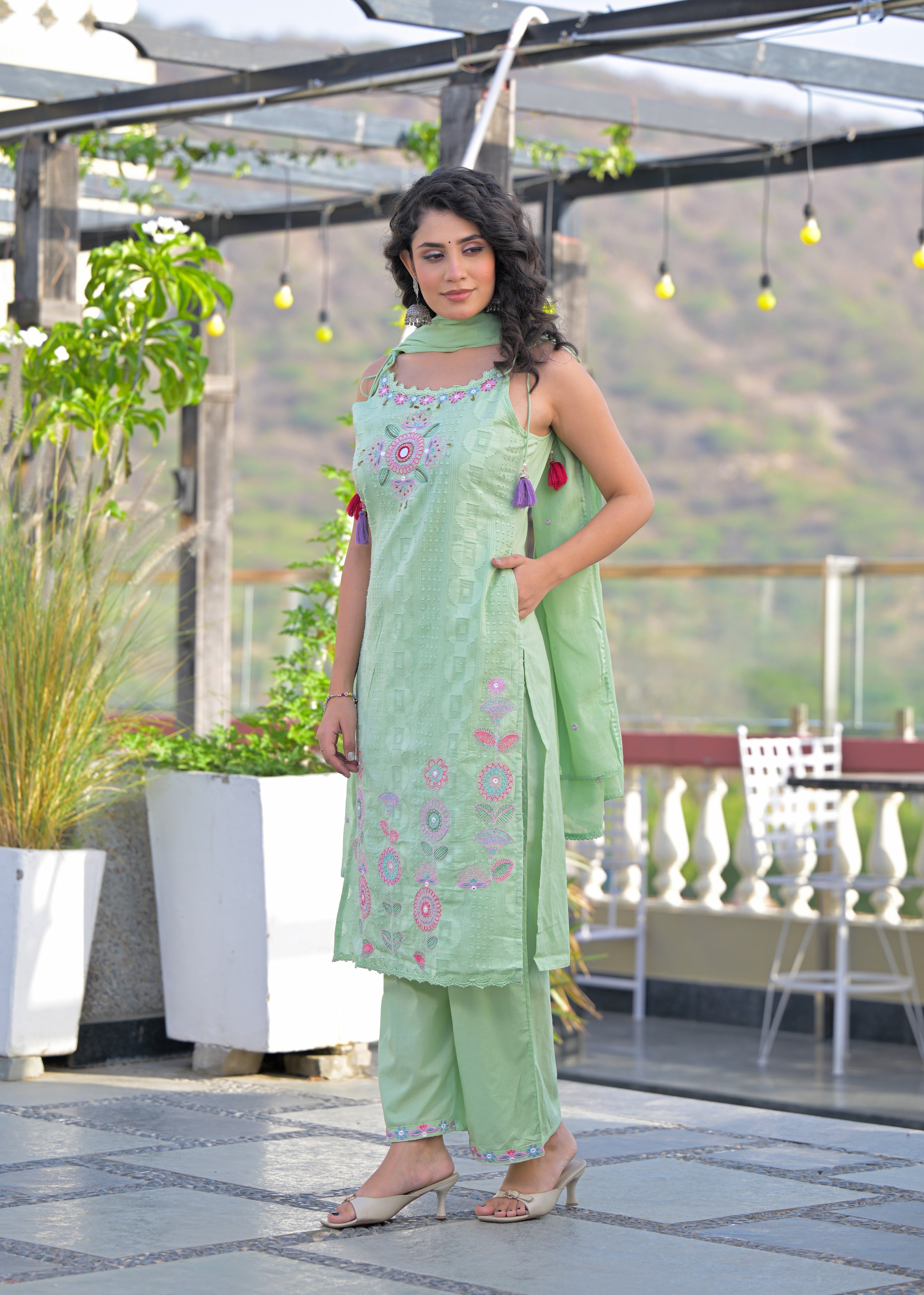 Women's Sleeveless/Spaghetti Embroidered 3-Piece Suit