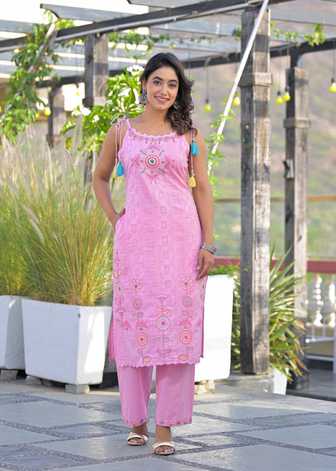 Women's Sleeveless/Spaghetti Embroidered 3-Piece Suit