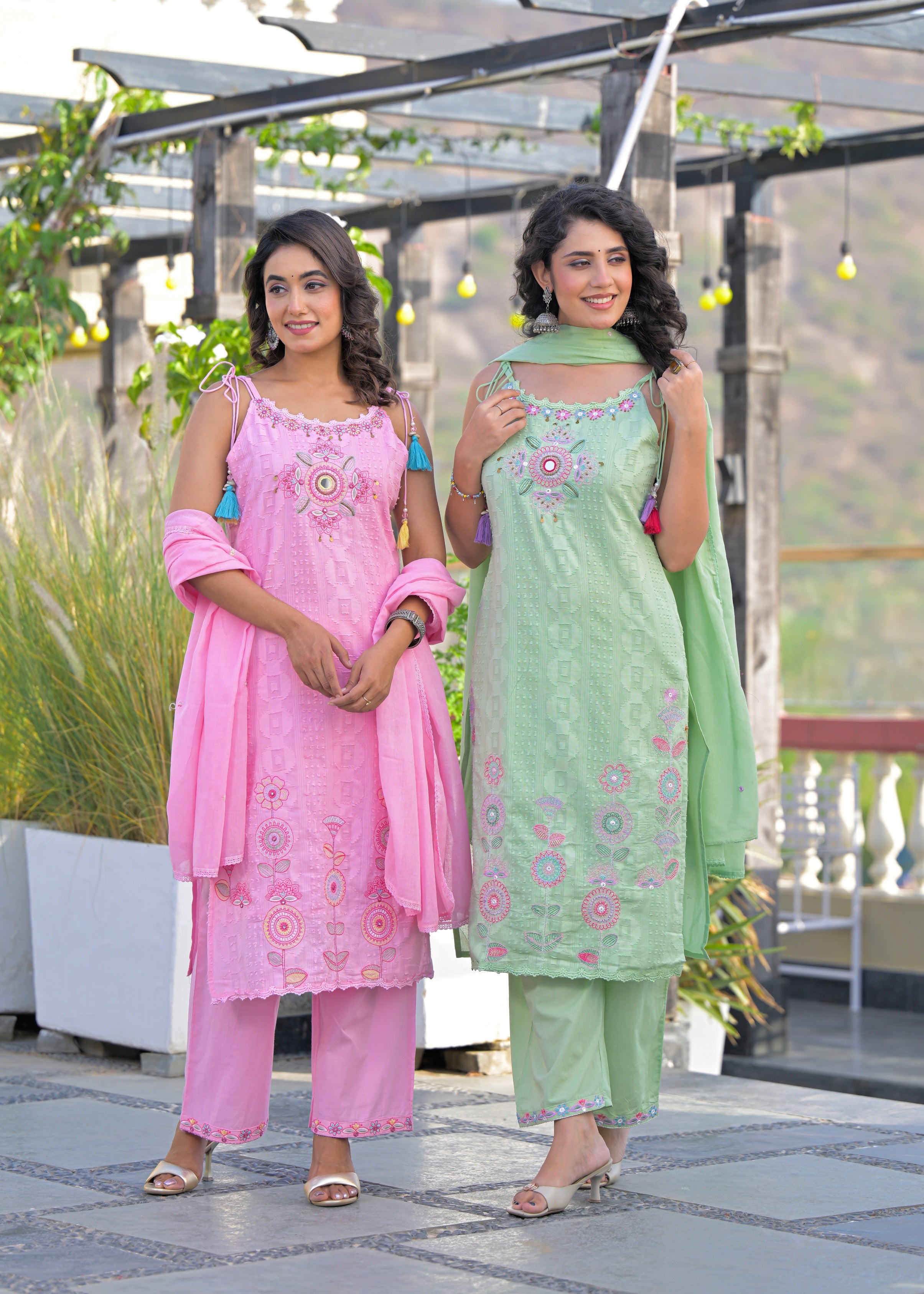 Women's Sleeveless/Spaghetti Embroidered 3-Piece Suit