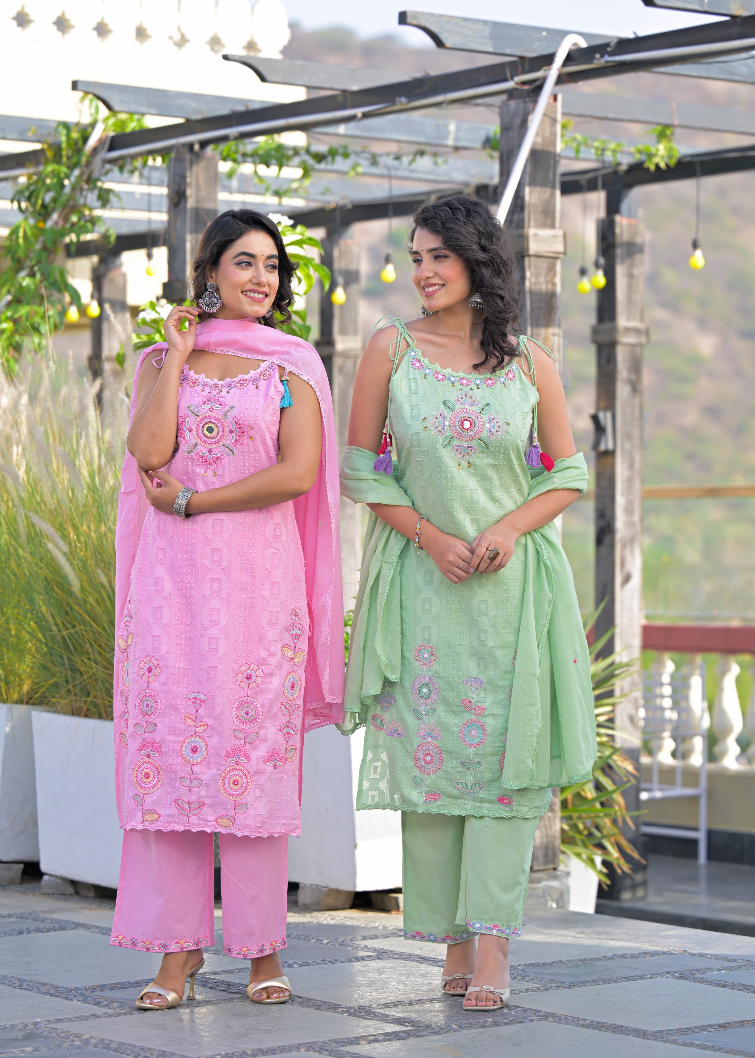 Women's Sleeveless/Spaghetti Embroidered 3-Piece Suit