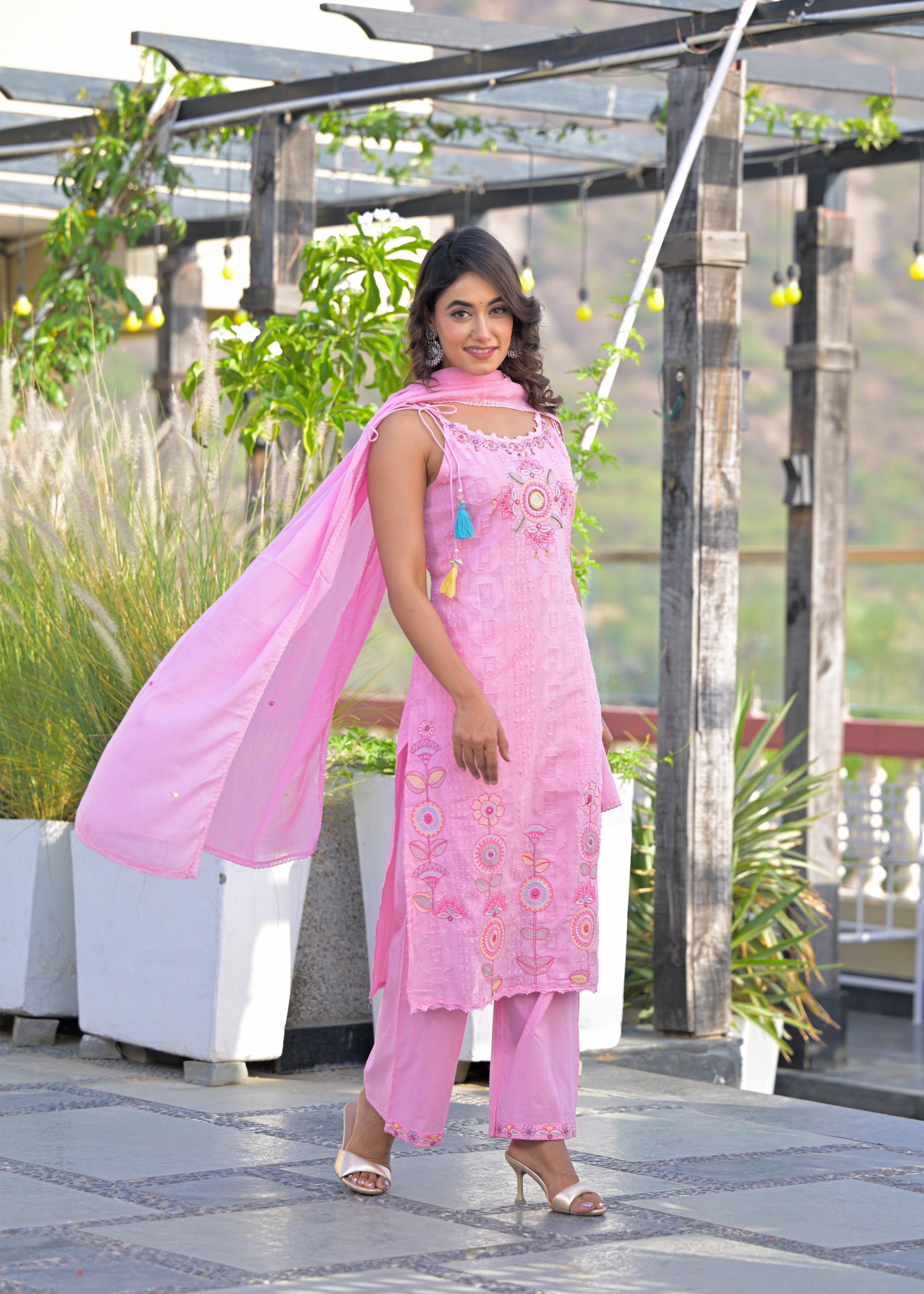 Women's Sleeveless/Spaghetti Embroidered 3-Piece Suit