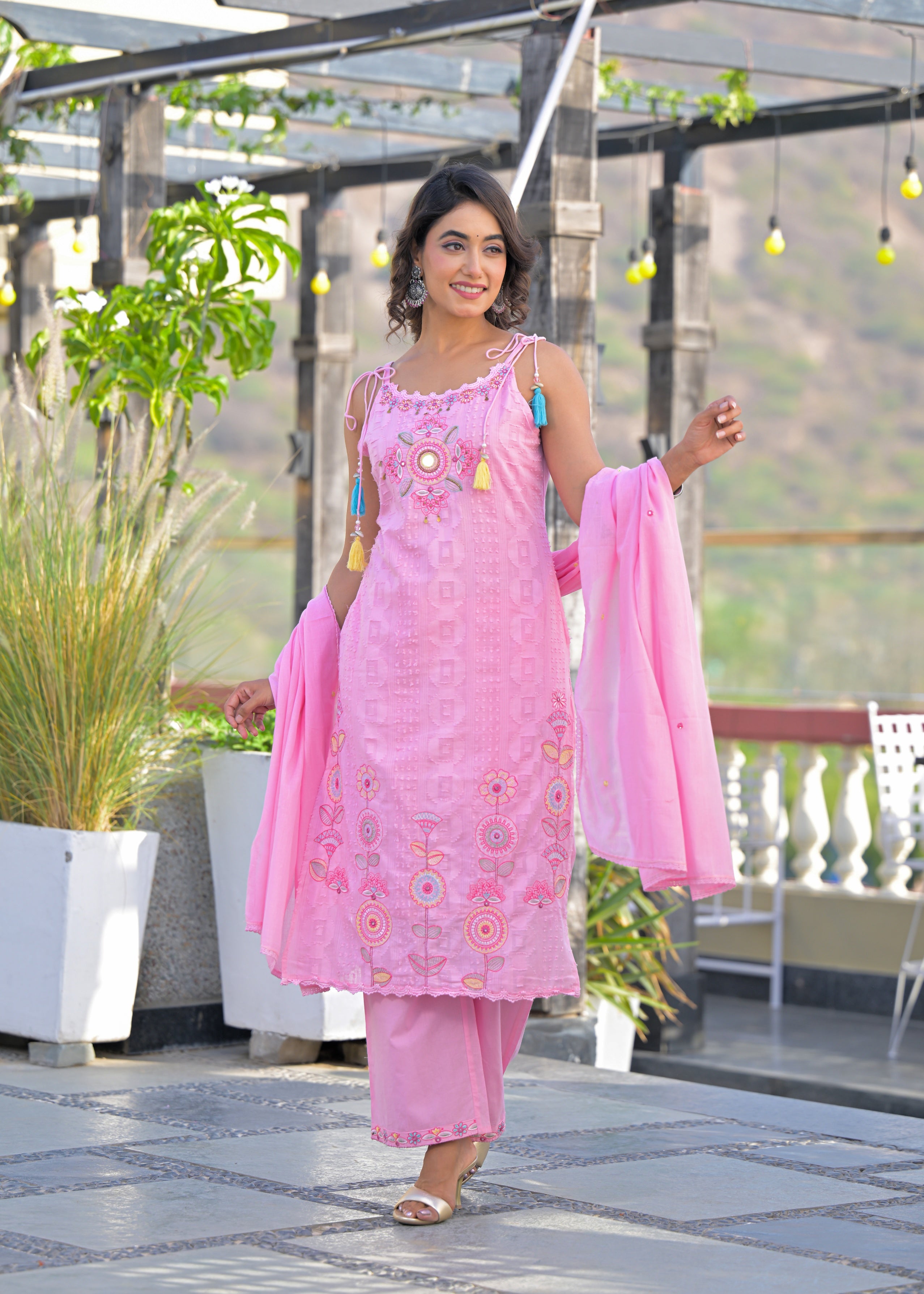 Women's Sleeveless/Spaghetti Embroidered 3-Piece Suit