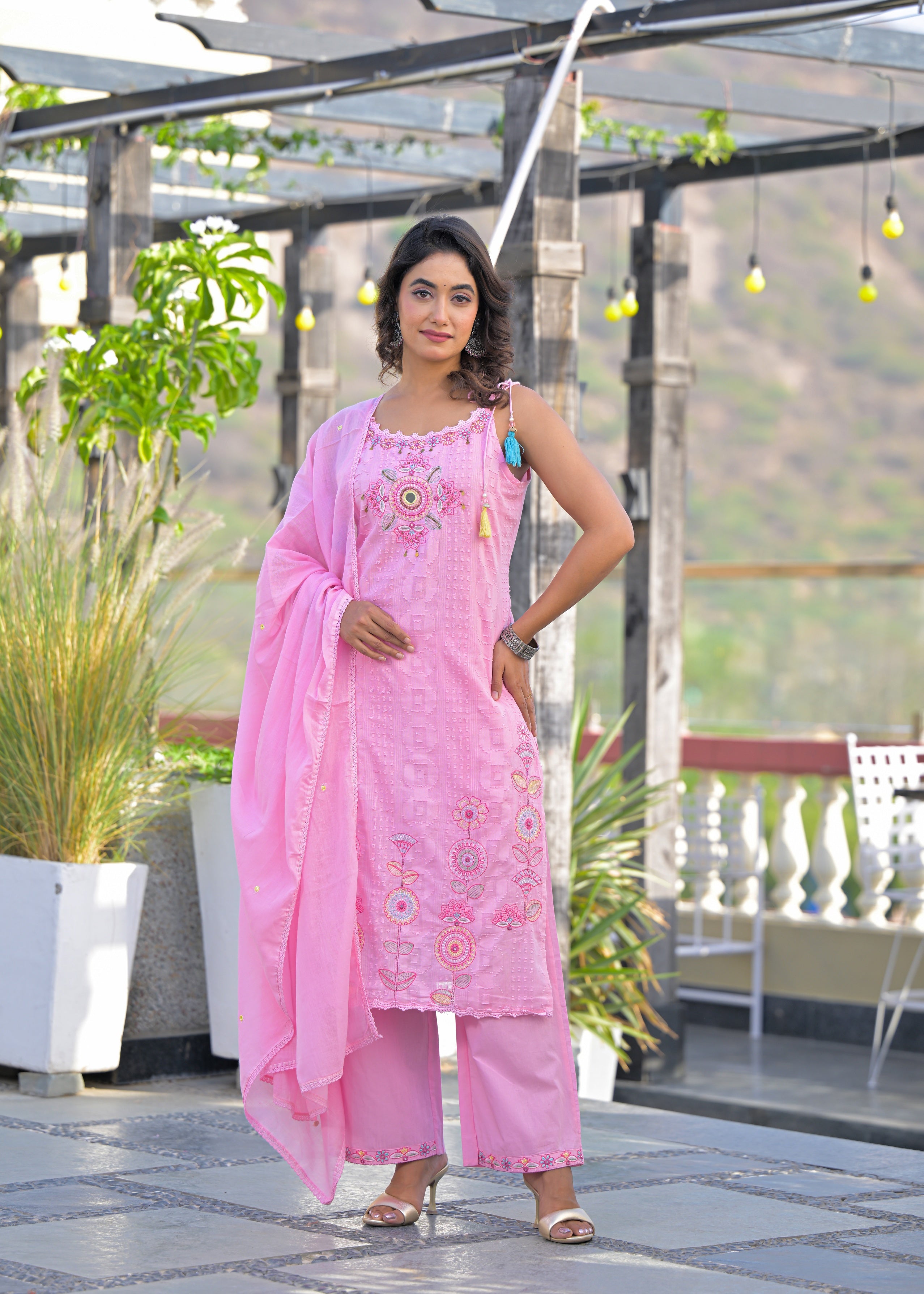 Women's Sleeveless/Spaghetti Embroidered 3-Piece Suit
