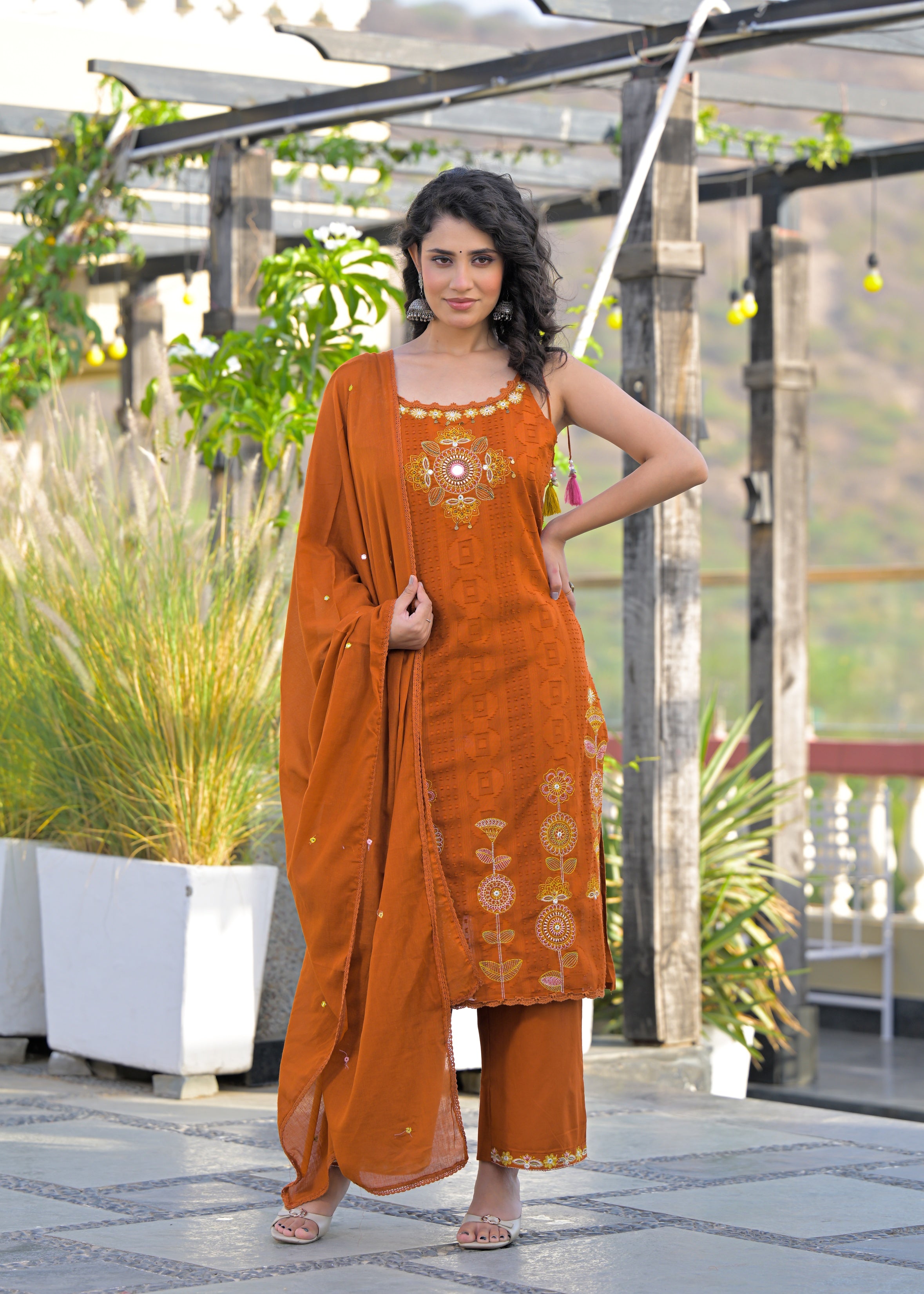 Women's Sleeveless/Spaghetti Embroidered 3-Piece Suit