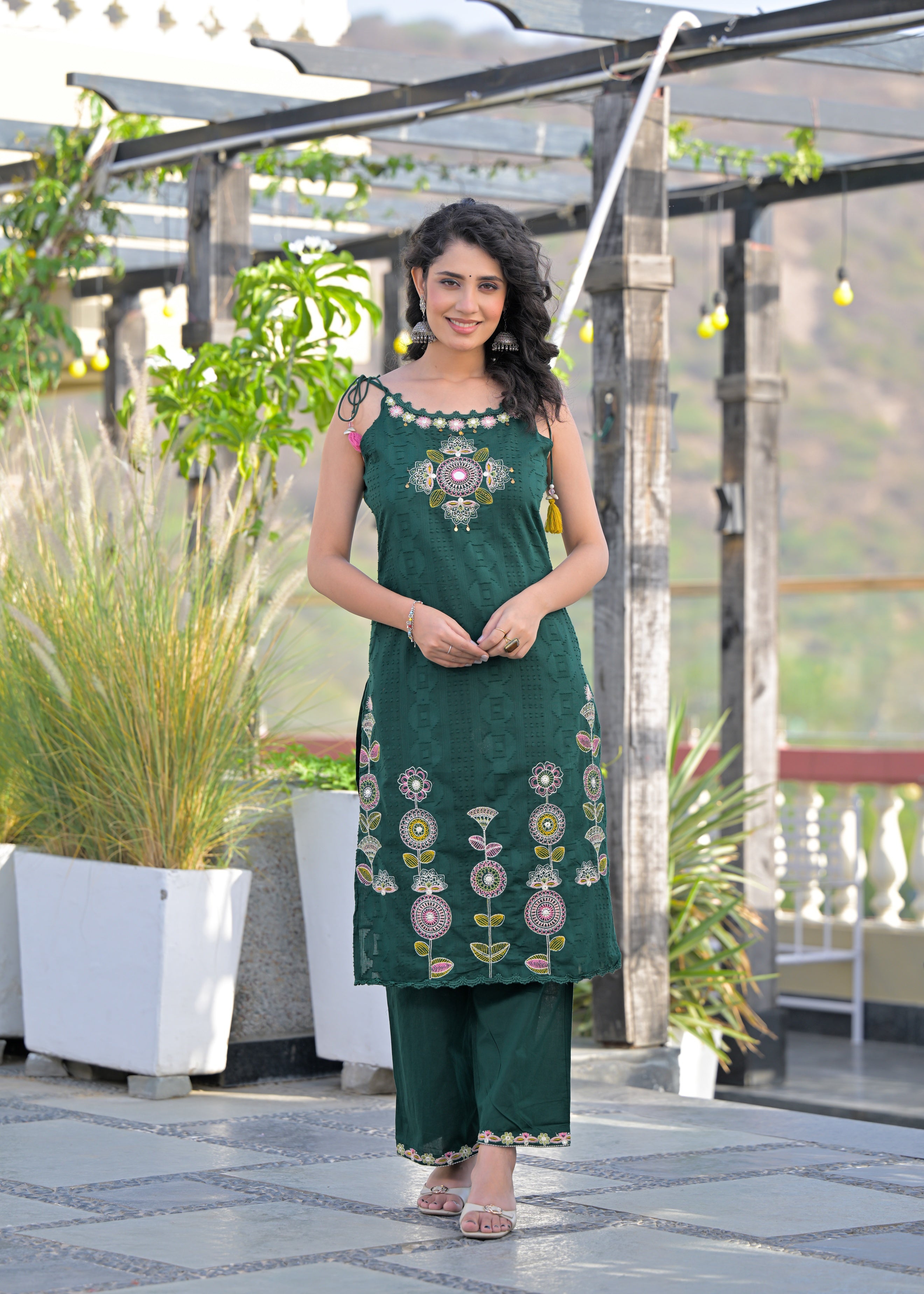 Women's Sleeveless/Spaghetti Embroidered 3-Piece Suit