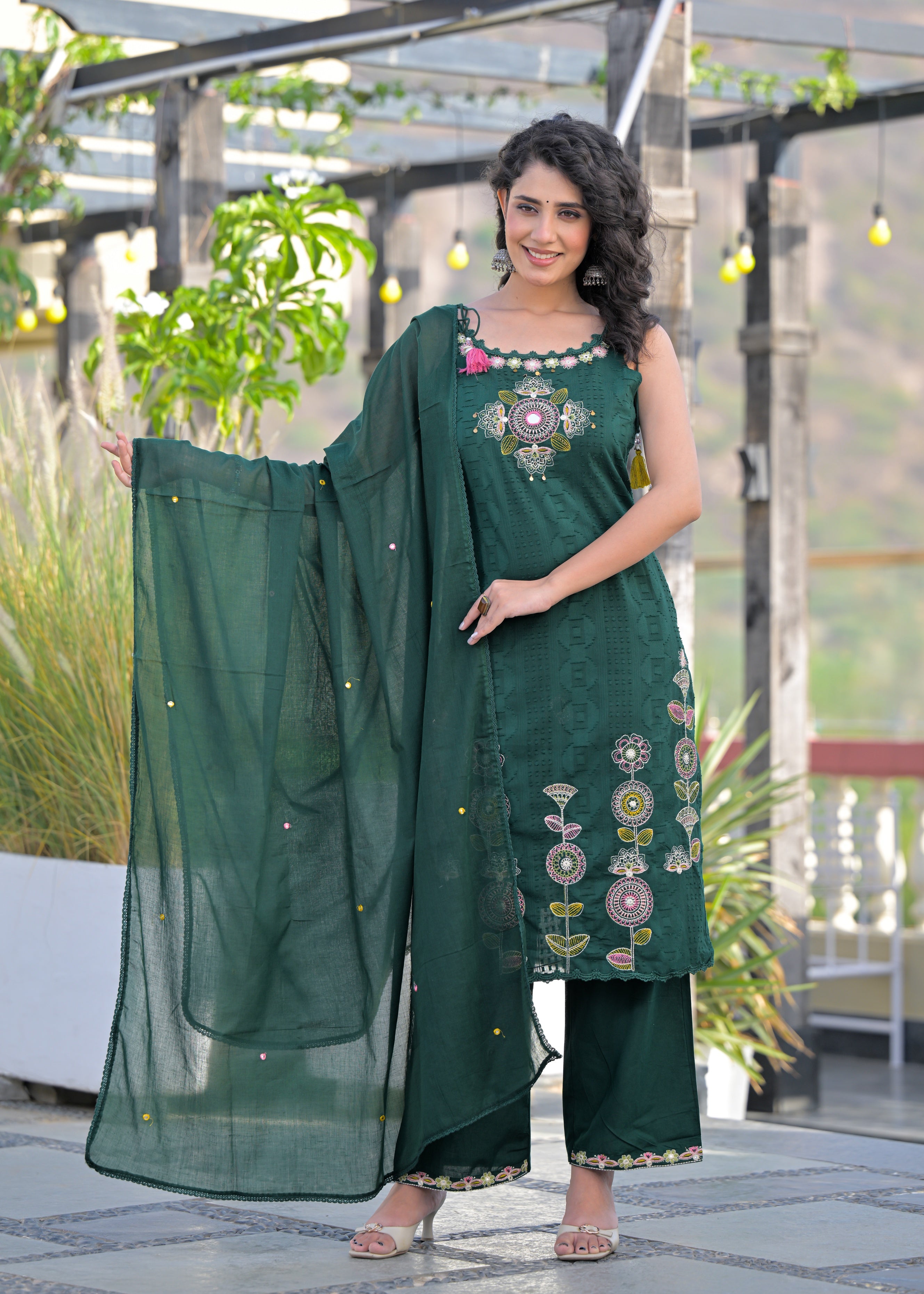 Women's Sleeveless/Spaghetti Embroidered 3-Piece Suit