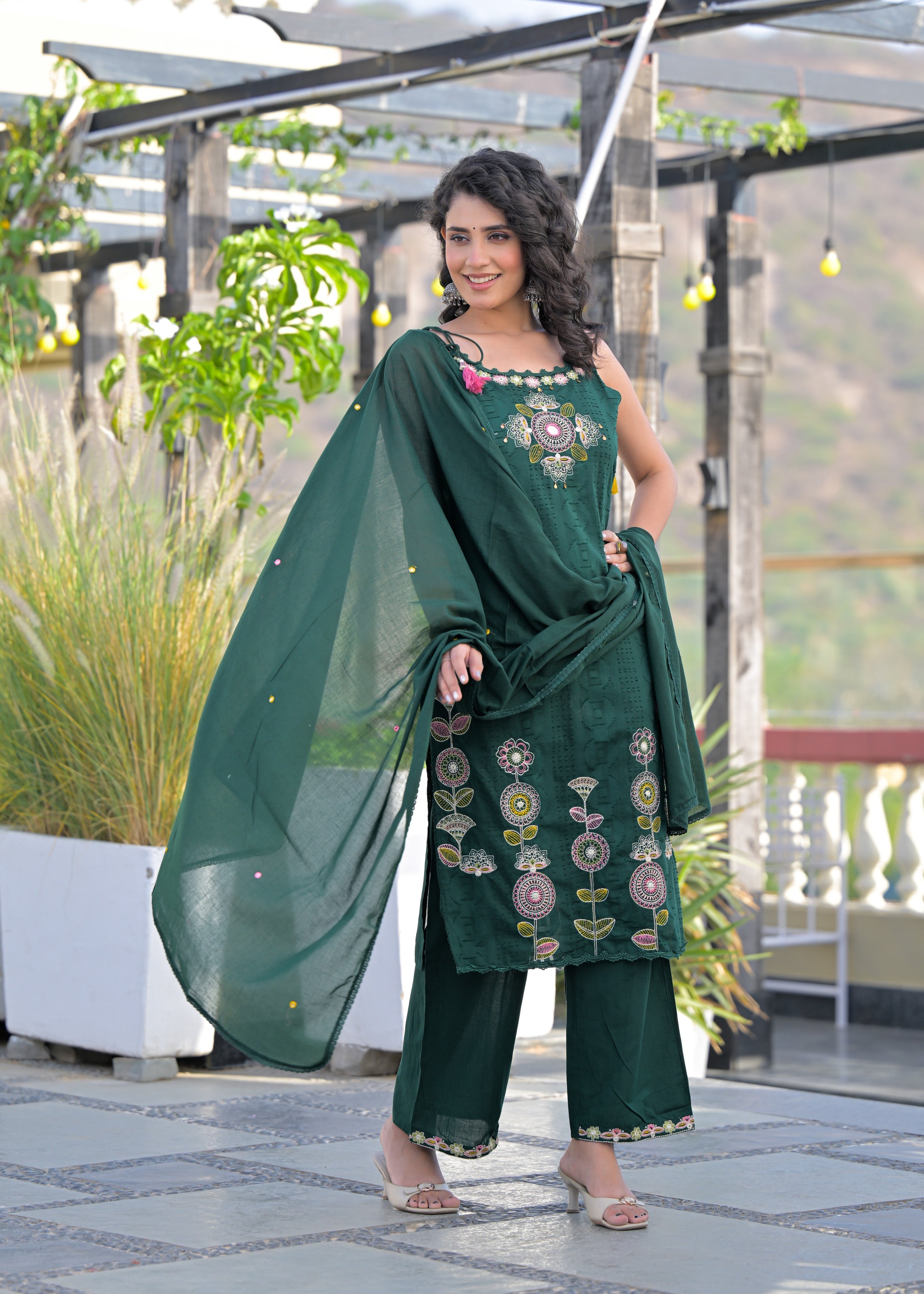 Women's Sleeveless/Spaghetti Embroidered 3-Piece Suit