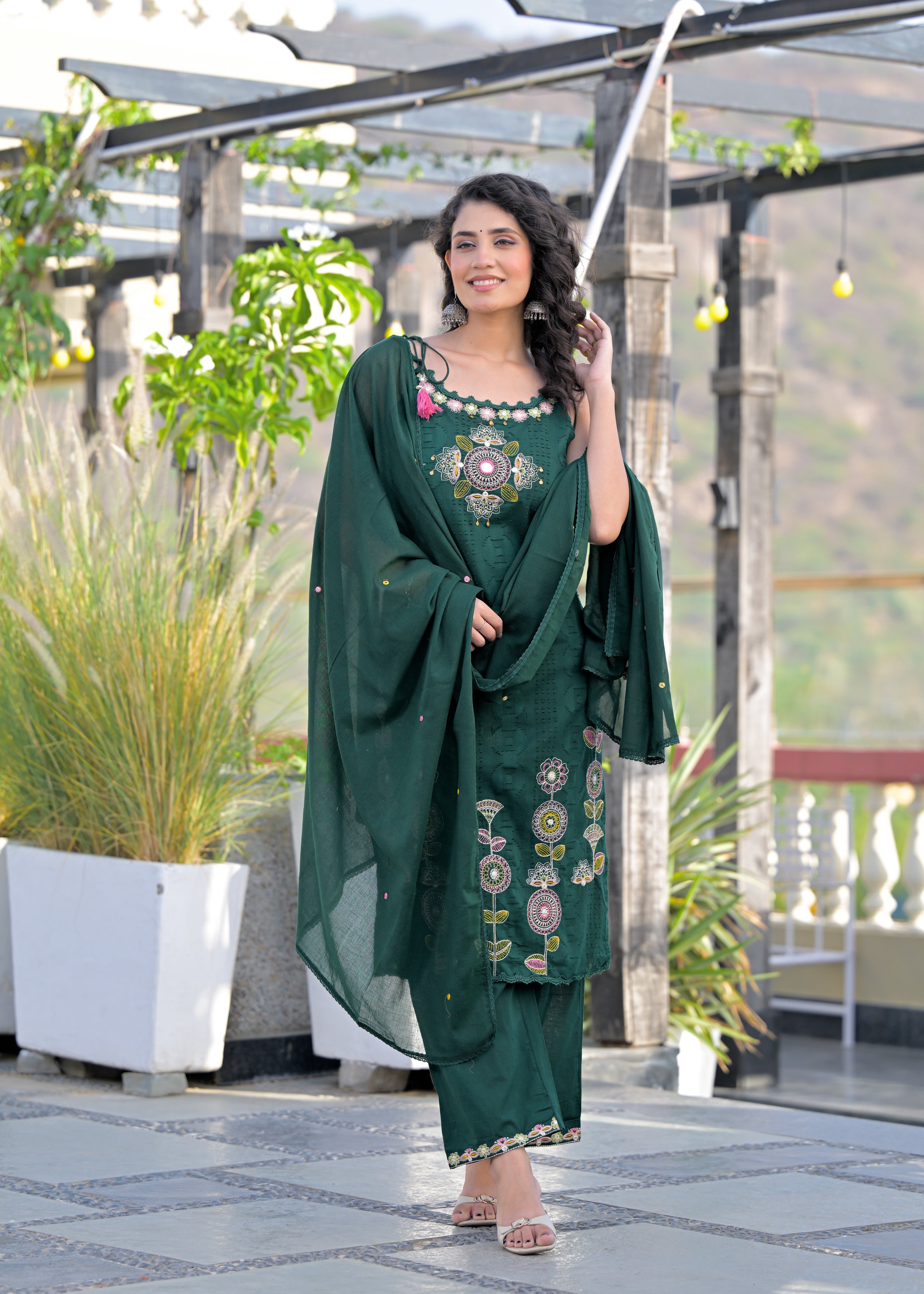Women's Sleeveless/Spaghetti Embroidered 3-Piece Suit