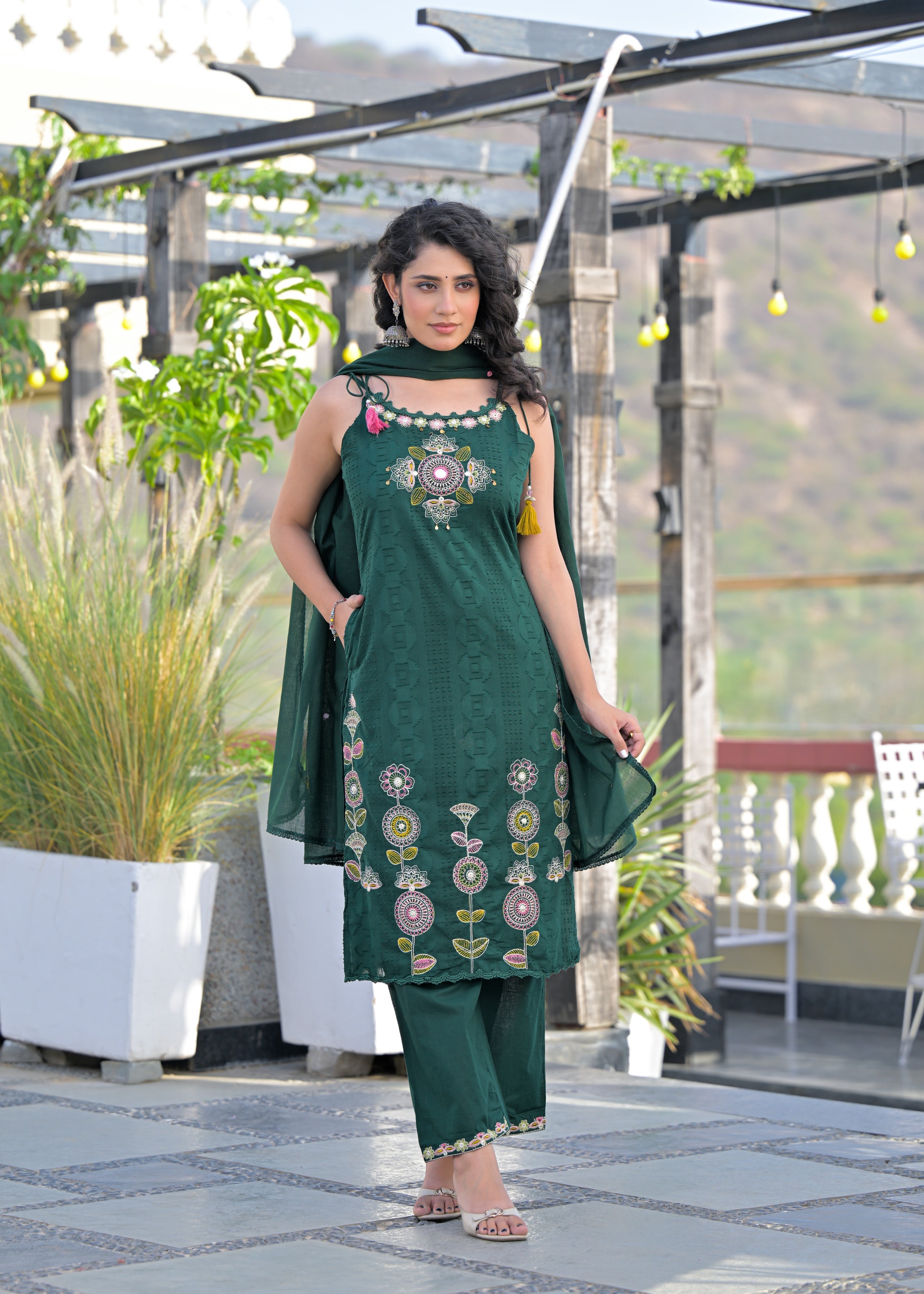 Women's Sleeveless/Spaghetti Embroidered 3-Piece Suit