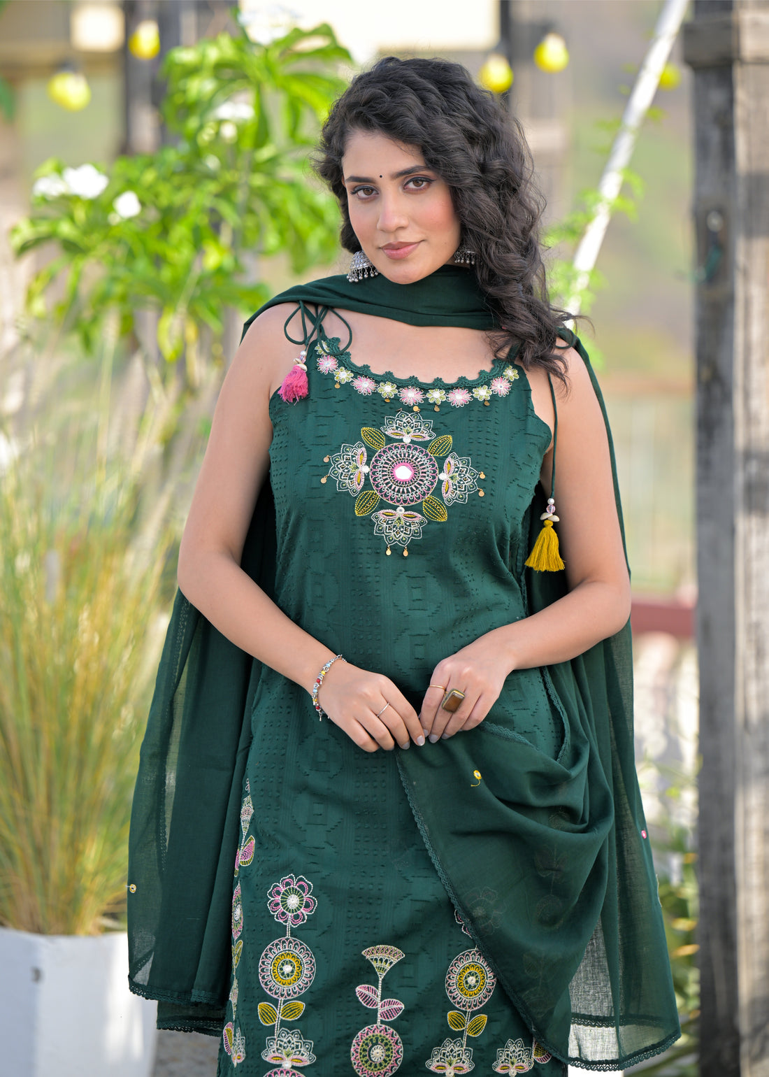 Women's Sleeveless/Spaghetti Embroidered 3-Piece Suit