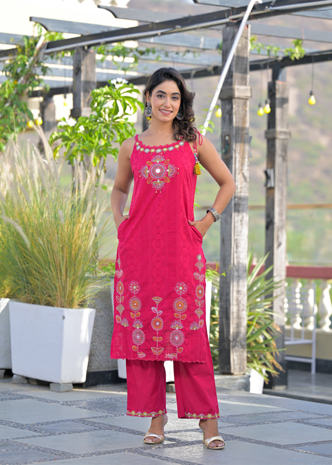 Women's Sleeveless/Spaghetti Embroidered 3-Piece Suit