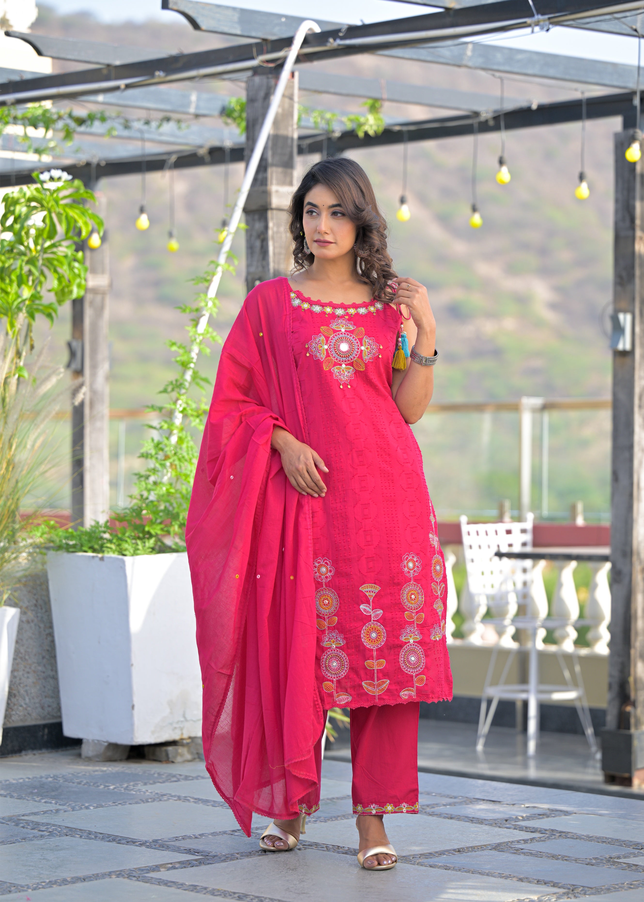 Women's Sleeveless/Spaghetti Embroidered 3-Piece Suit