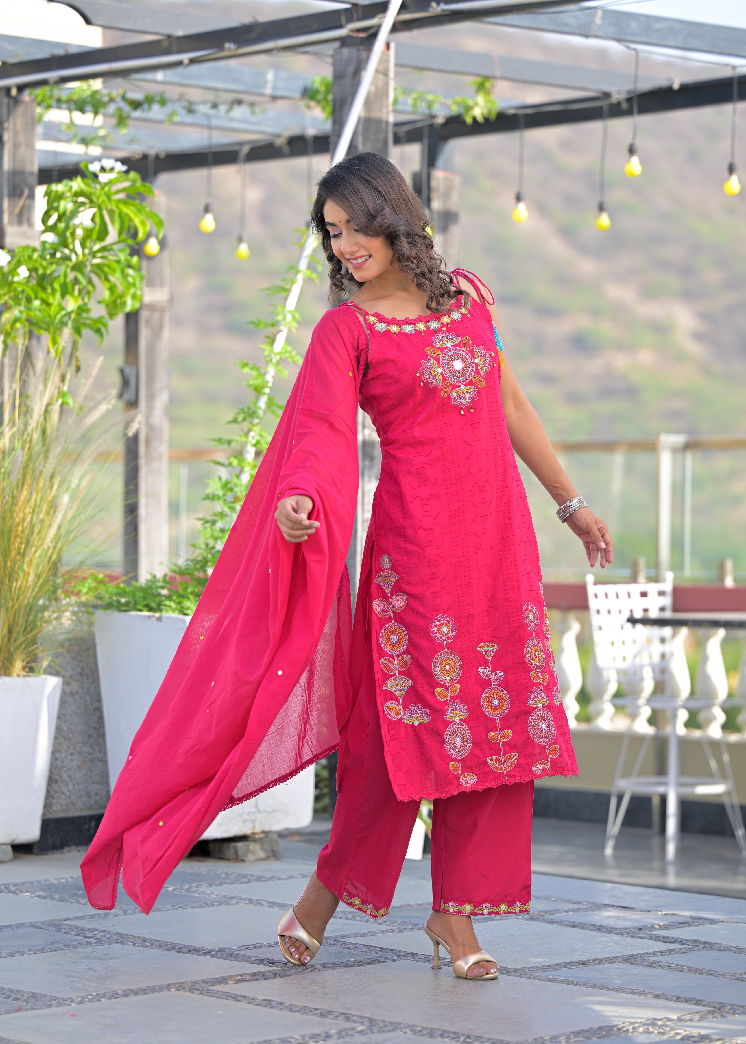 Women's Sleeveless/Spaghetti Embroidered 3-Piece Suit