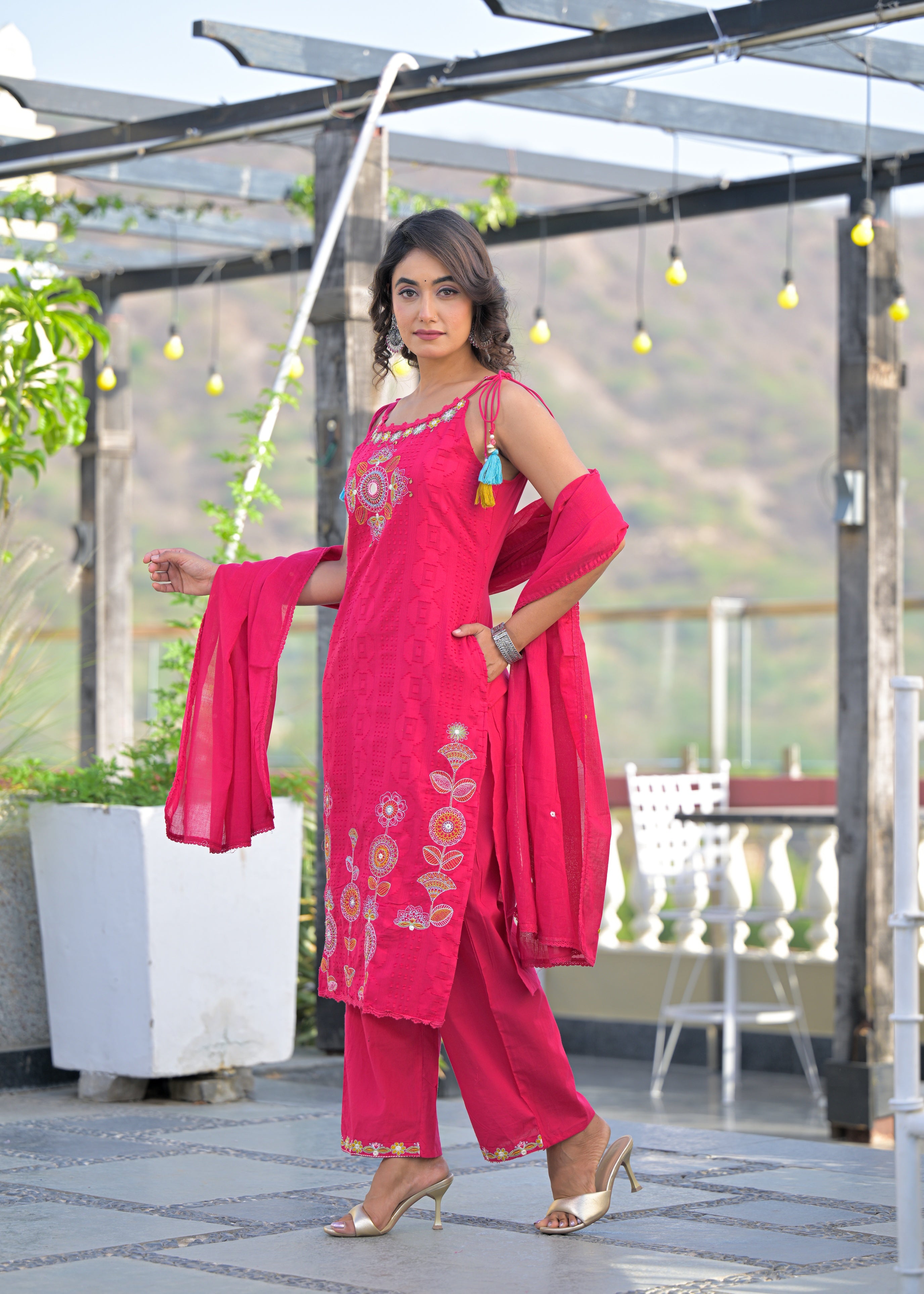 Women's Sleeveless/Spaghetti Embroidered 3-Piece Suit