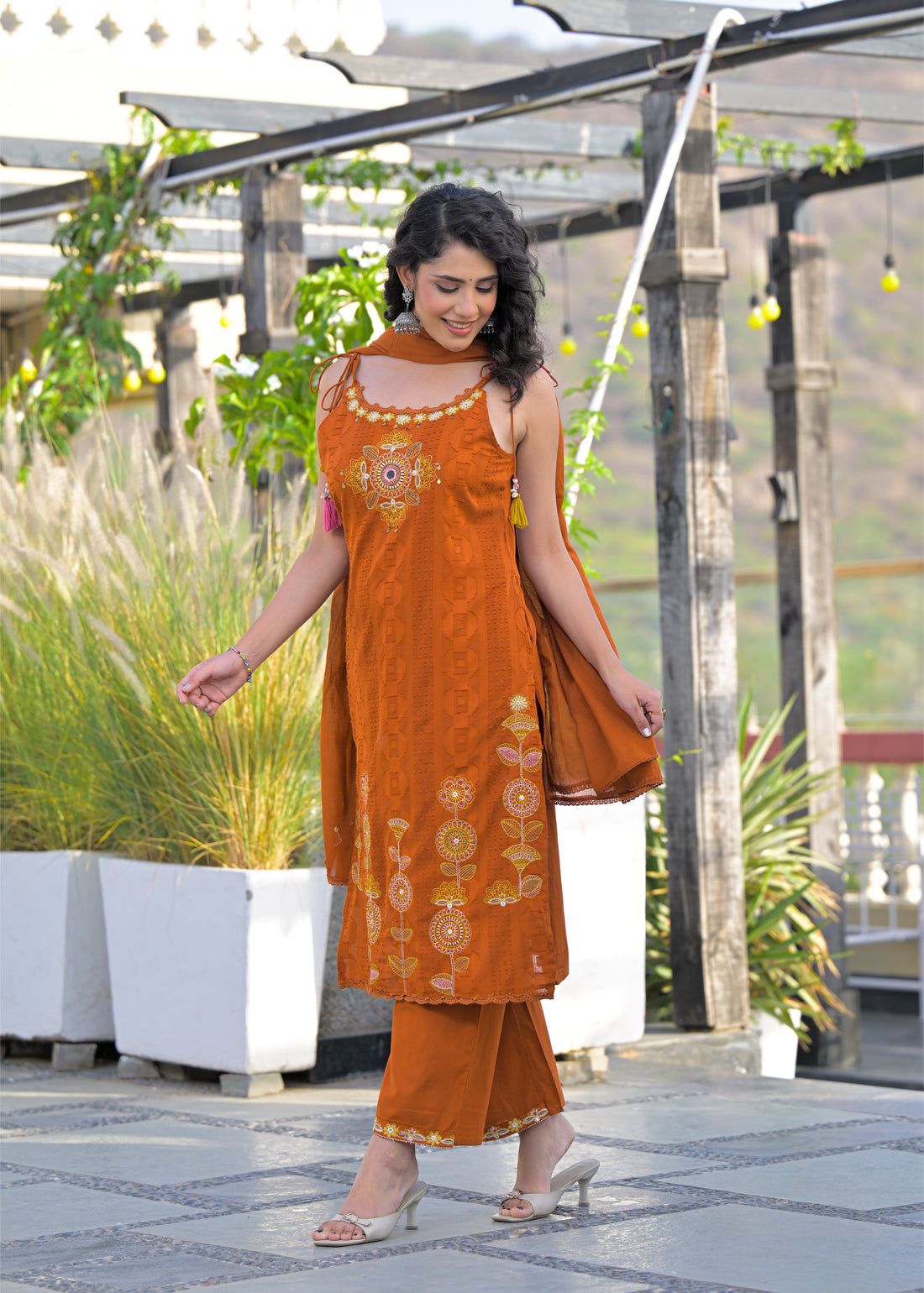 Women's Sleeveless/Spaghetti Embroidered 3-Piece Suit