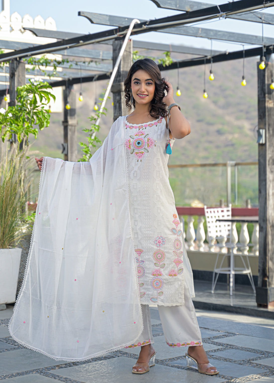 Women's Sleeveless/Spaghetti Embroidered 3-Piece Suit