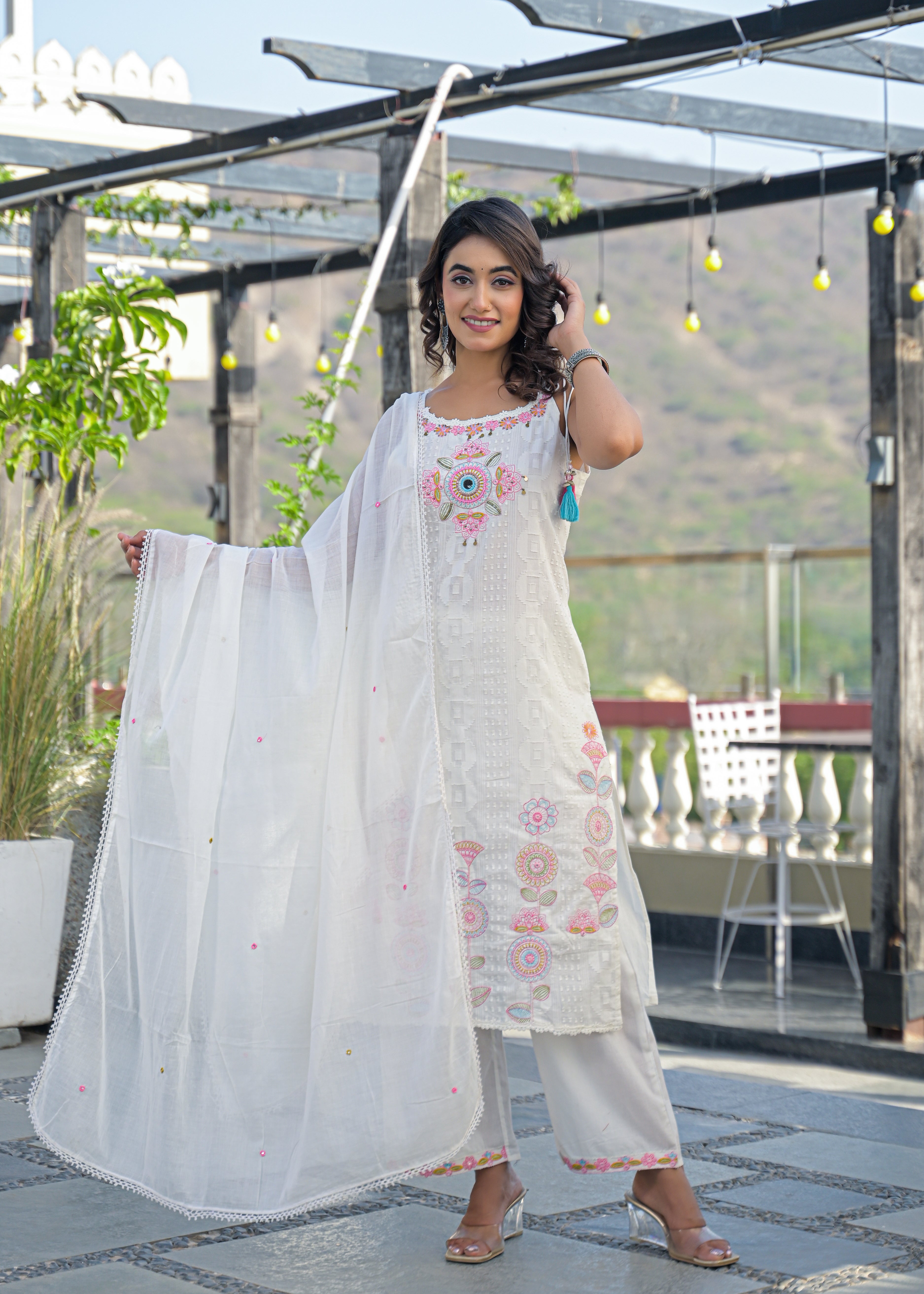 Women's Sleeveless/Spaghetti Embroidered 3-Piece Suit