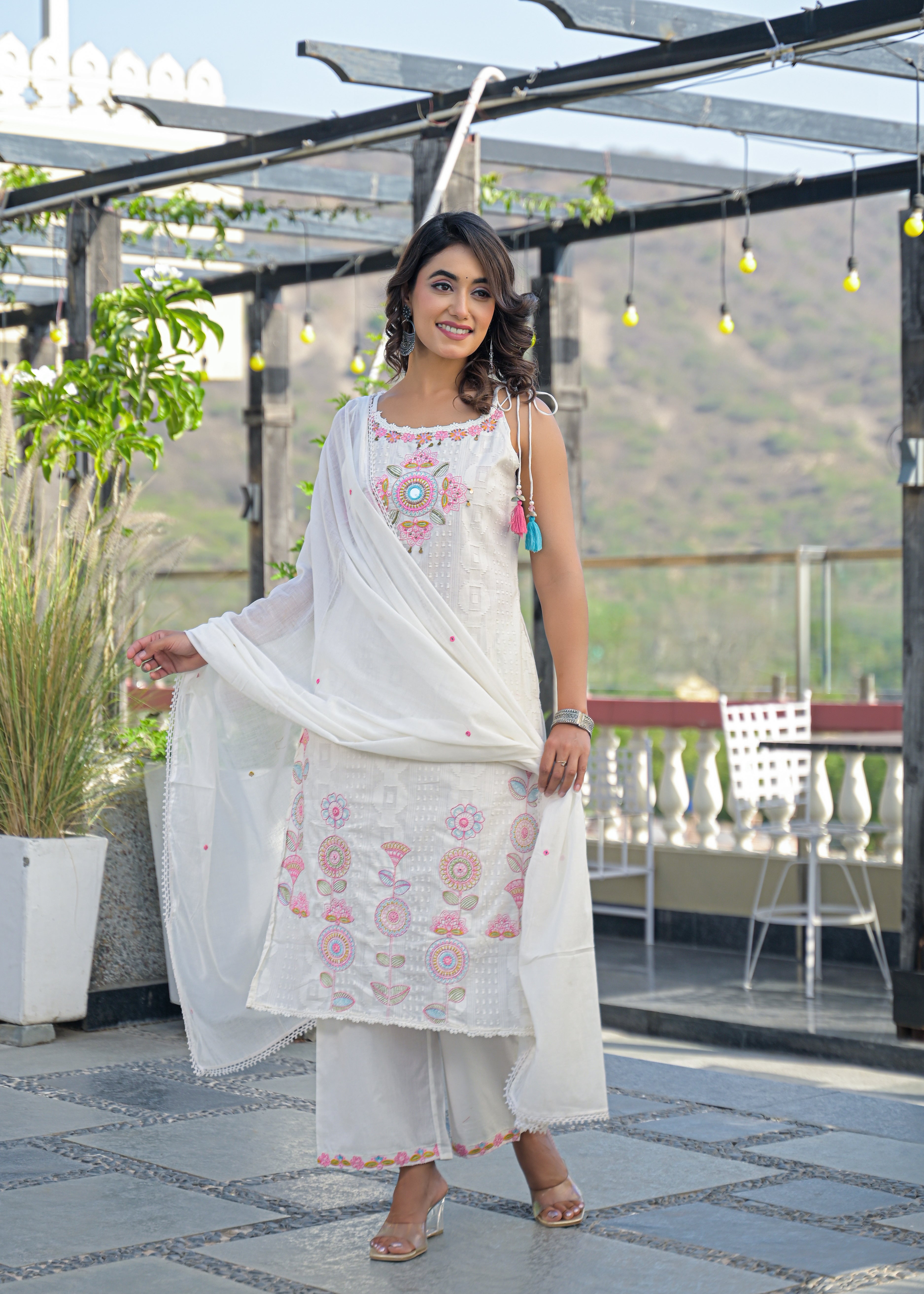 Women's Sleeveless/Spaghetti Embroidered 3-Piece Suit