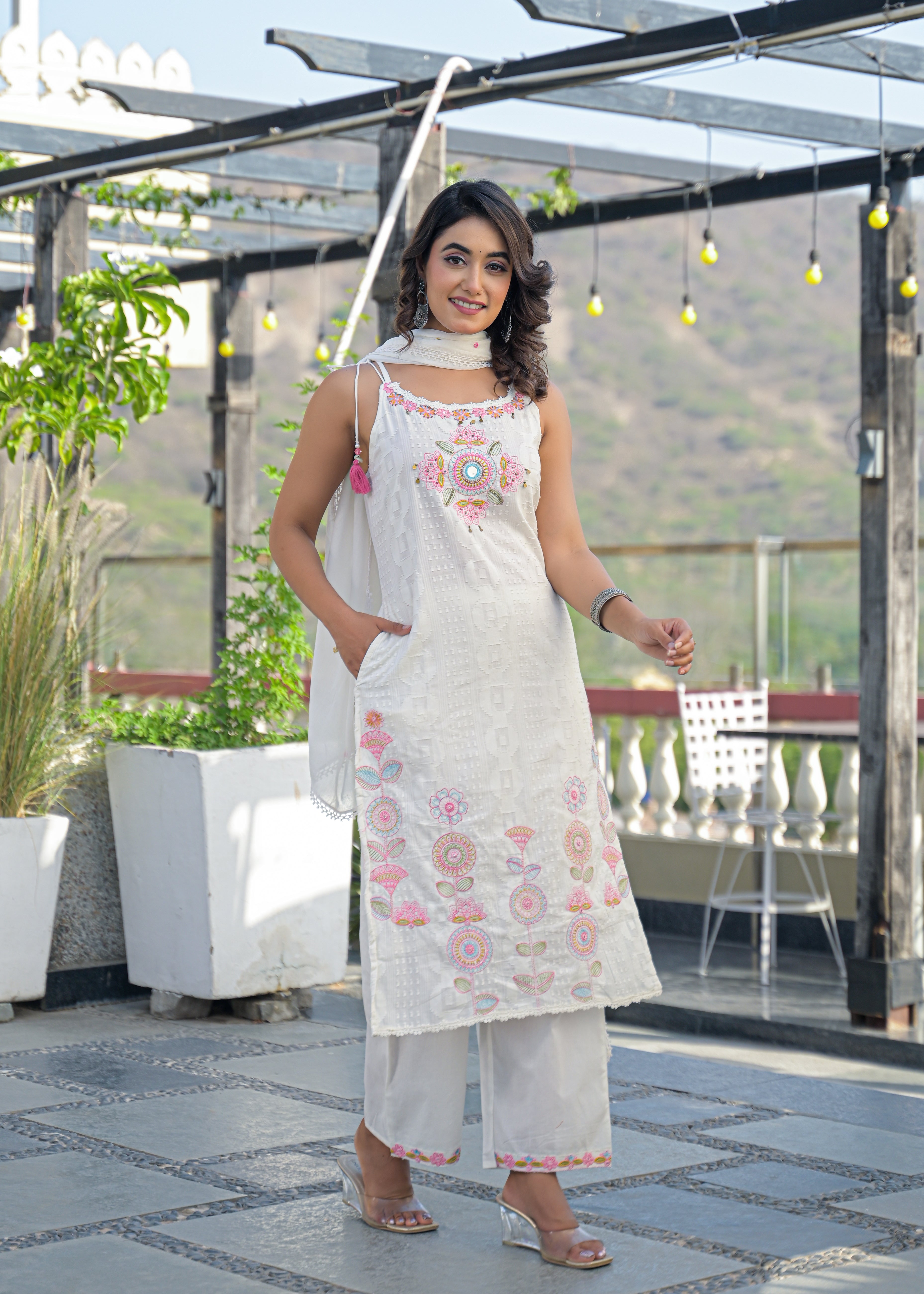 Women's Sleeveless/Spaghetti Embroidered 3-Piece Suit