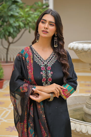 Aabha Embroidered Kurta Set